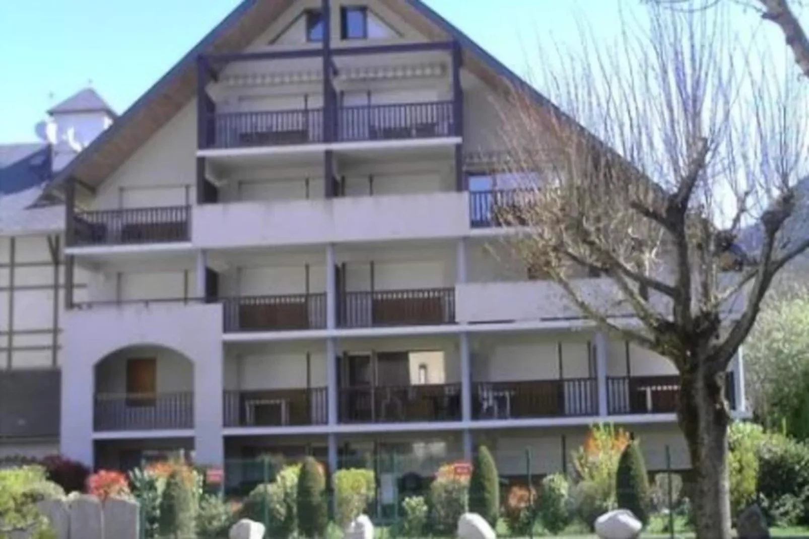 Résidence Arches Daure Bata-Image-tags.