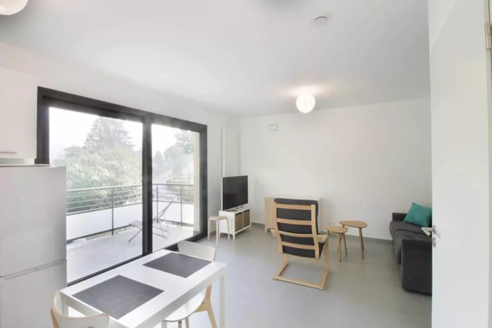 T2 Tout Neuf Entre Lac Et Centre-ville-Eetkamer