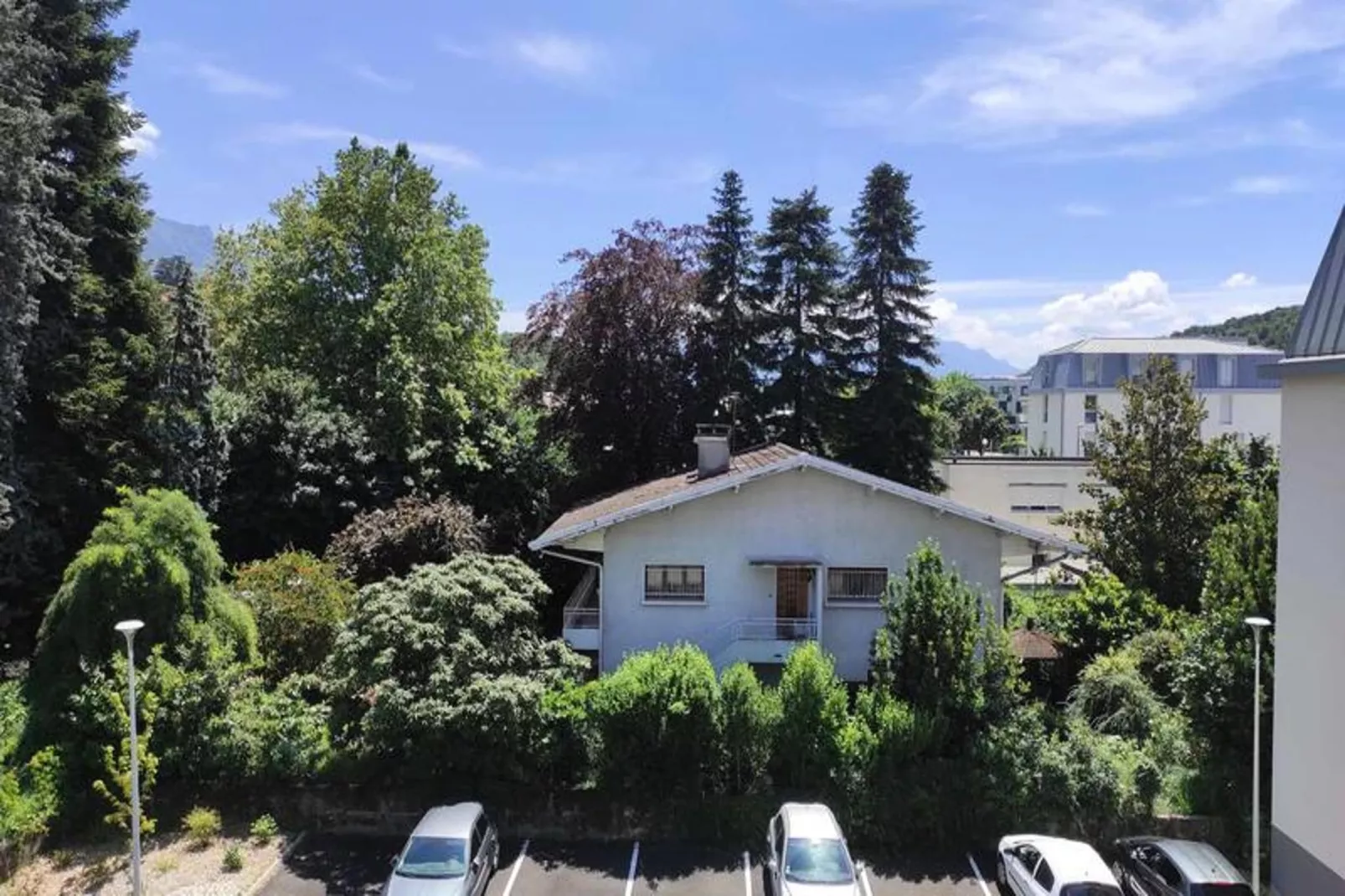 Résidence Le Clos Des Merisiers-Buitenkant zomer