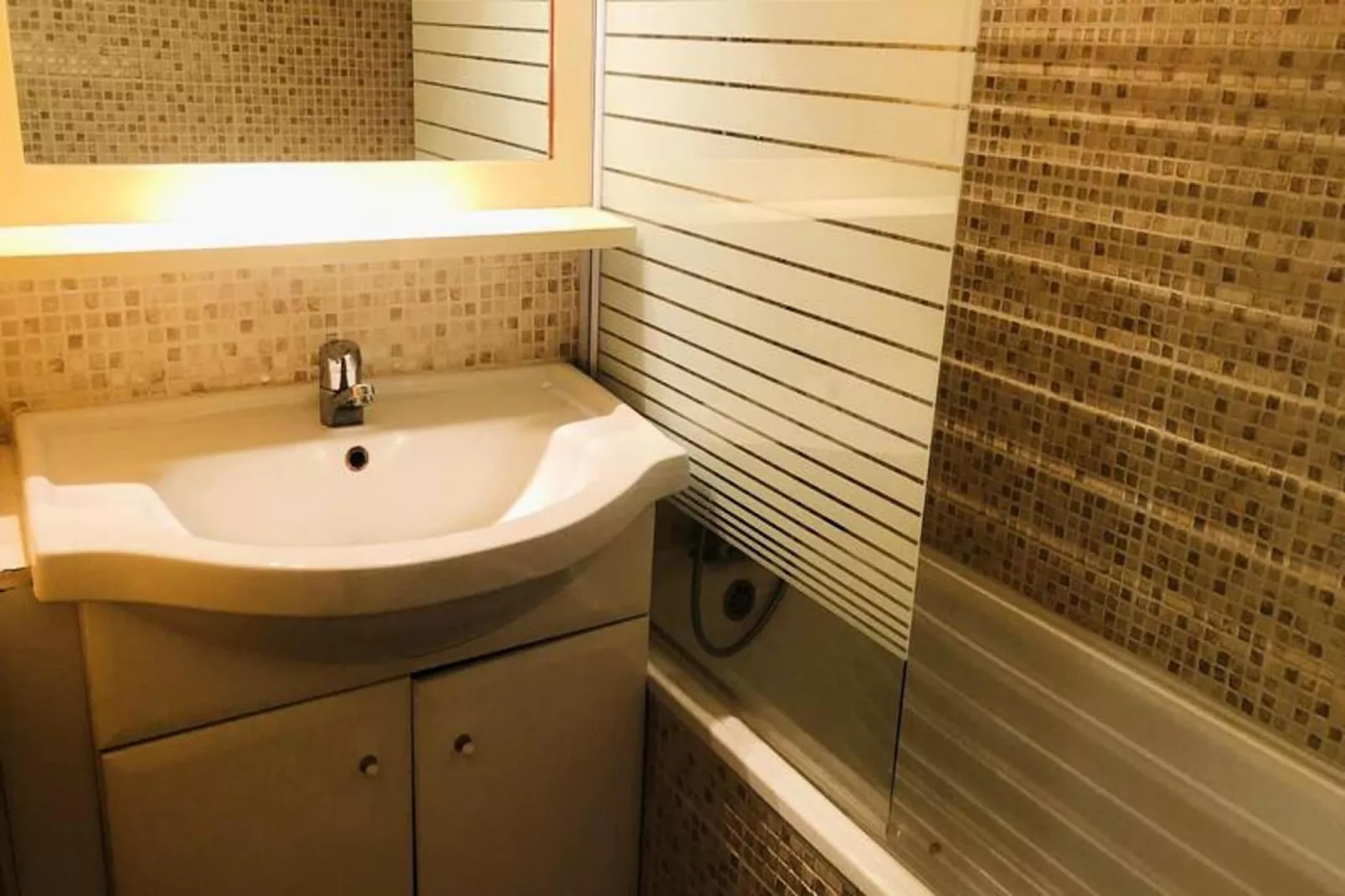 Résidence Cachette-Badkamer