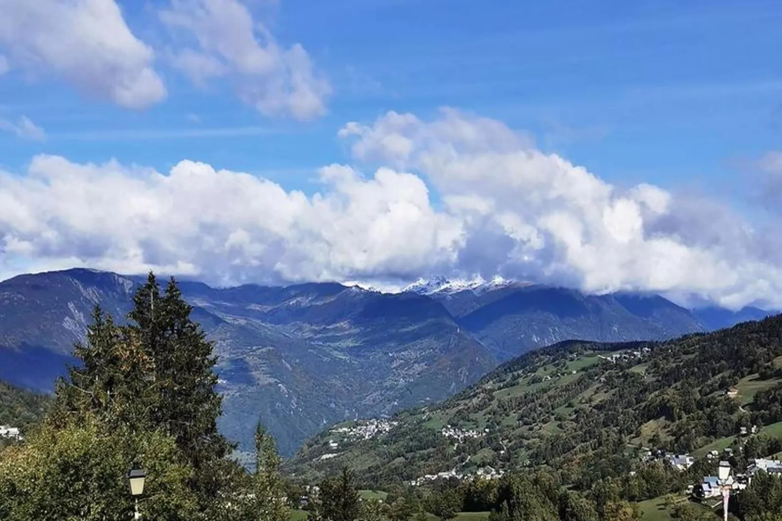 Résidence Valeriane-Uitzicht zomer