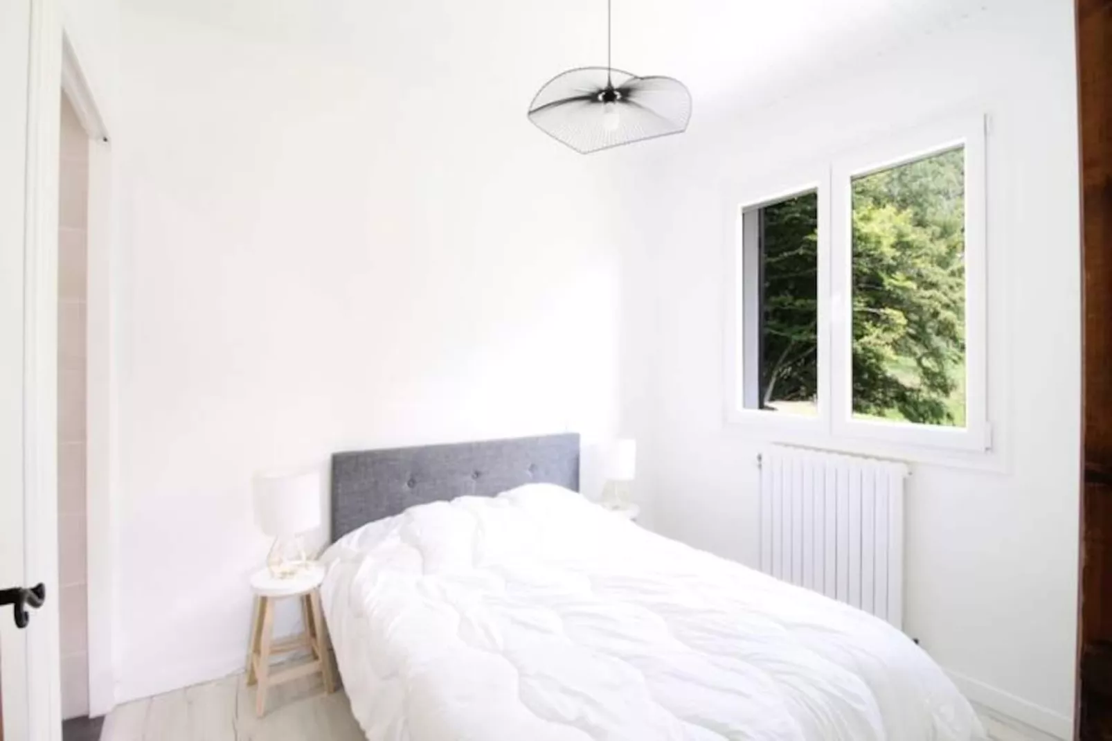 Confortable Chalet - Vue Sur Le Lac D&rsquo;aiguebelette-Image-tags.