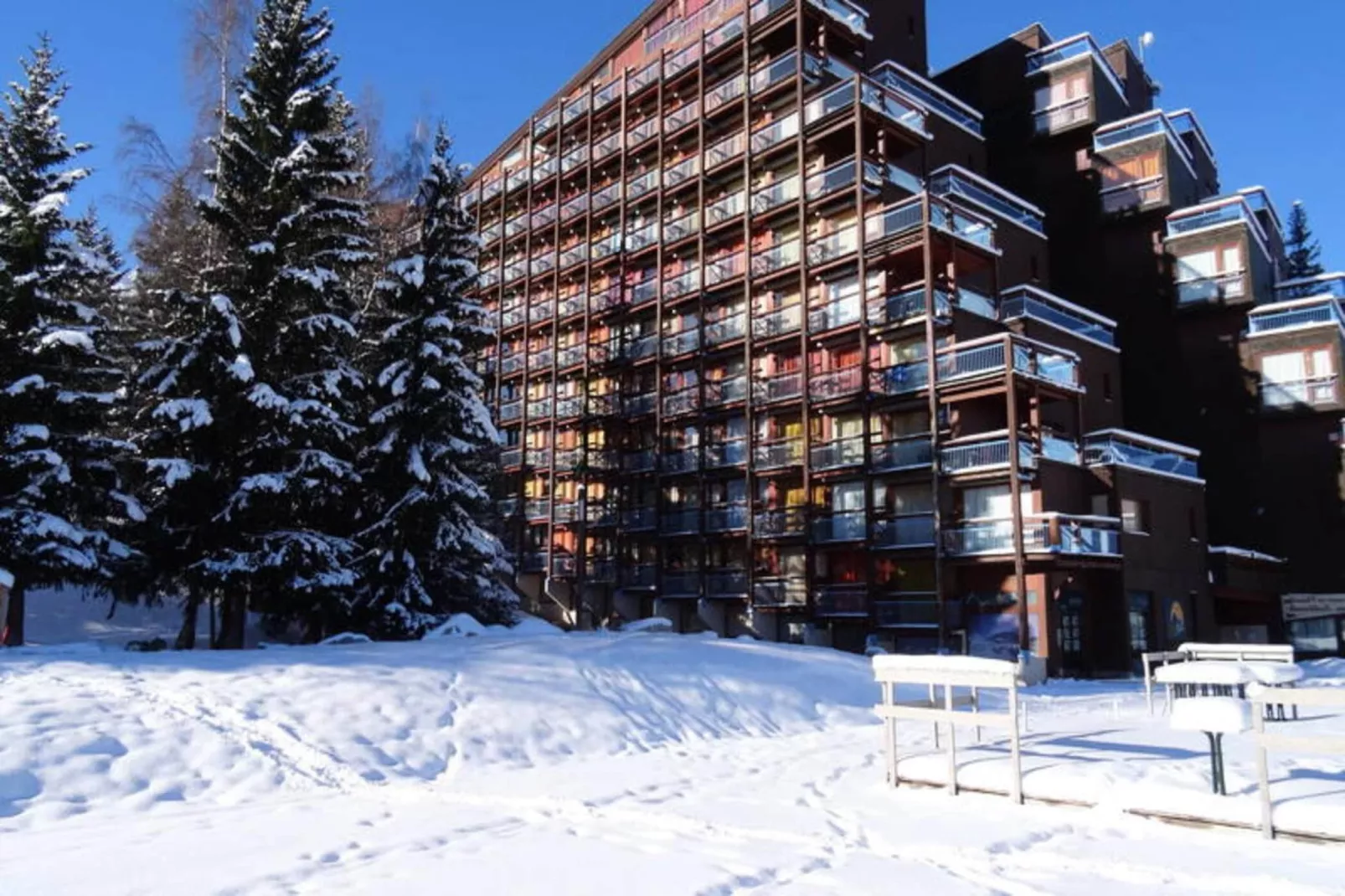 Résidence Belles Challes - Buitenkant zomer