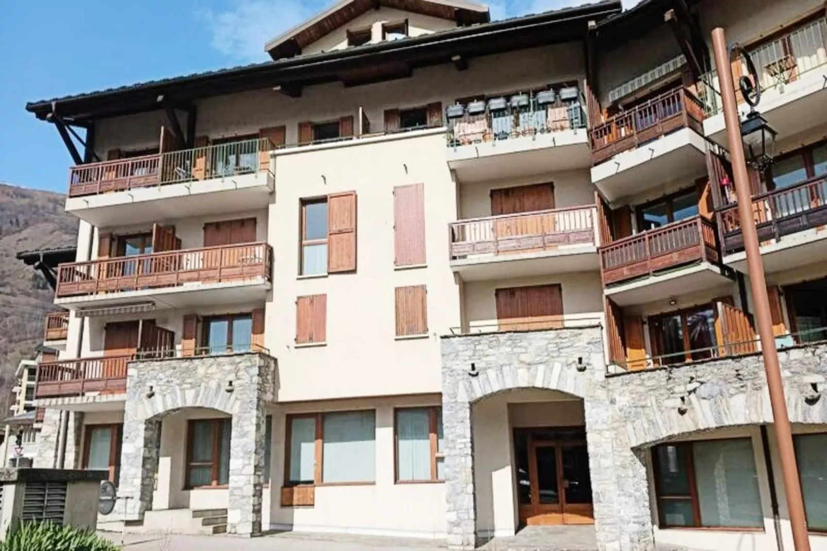 Résidence Le Bergentrum-Buitenkant zomer