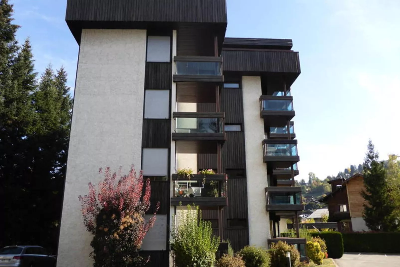 Résidence Castel Des Roches A-Buitenkant zomer