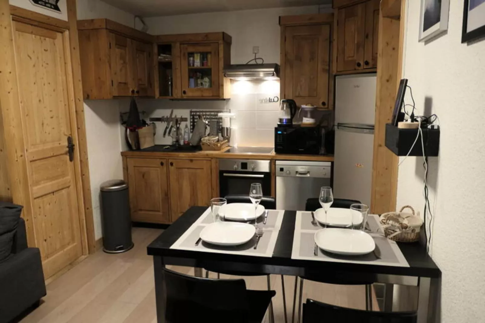 Les Chalet Du Soleil-Eetkamer