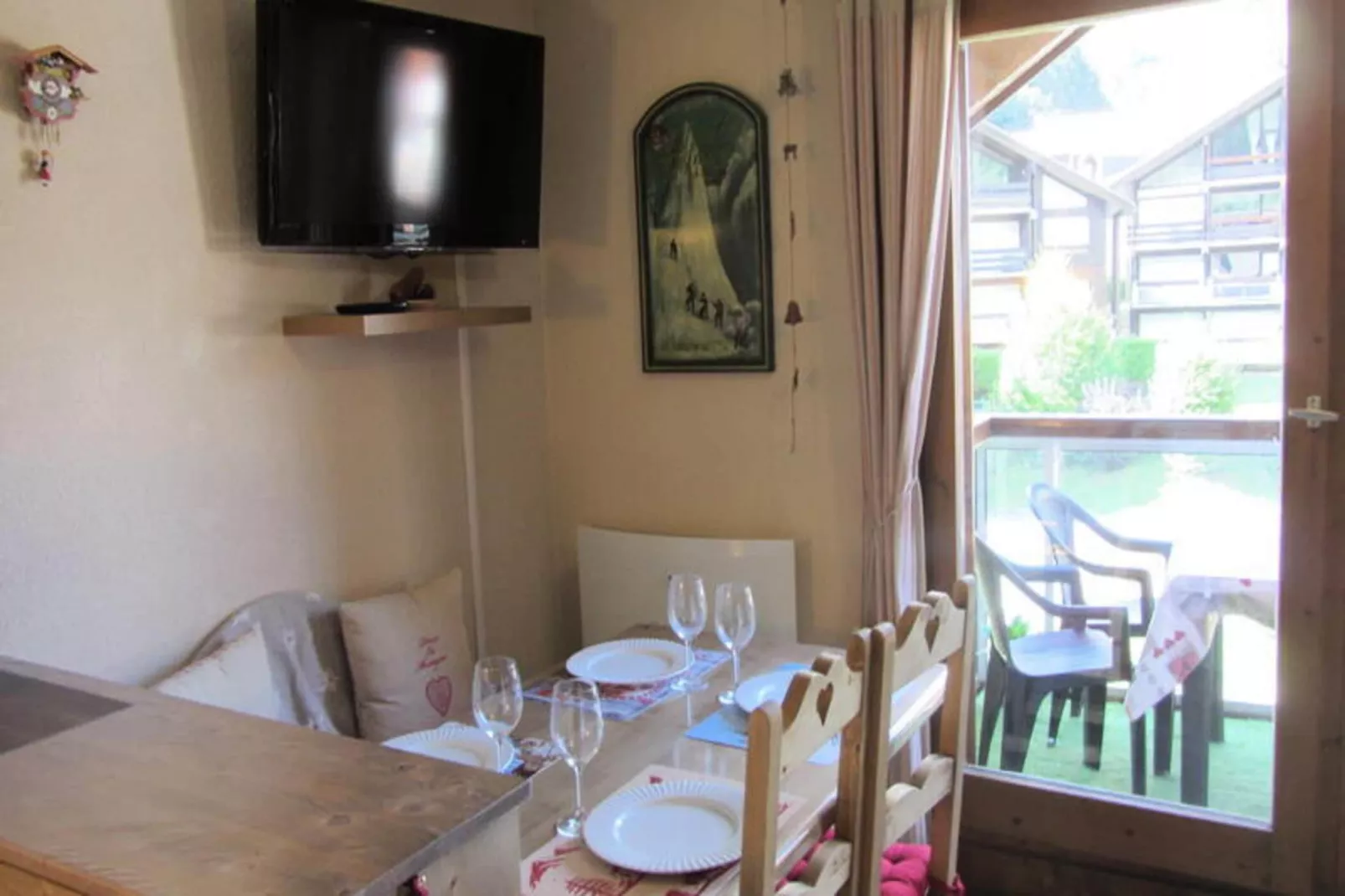 Résidence Combettes-Buitenkant zomer