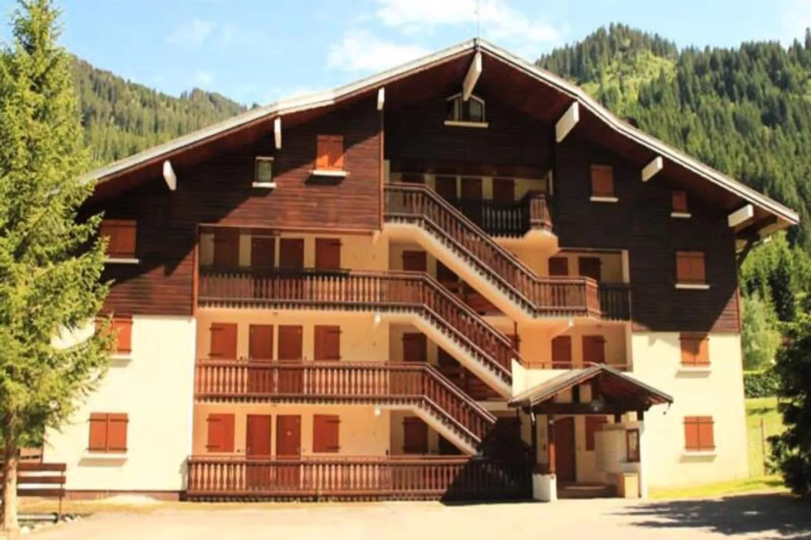 Résidence Le Mermy-Buitenkant zomer