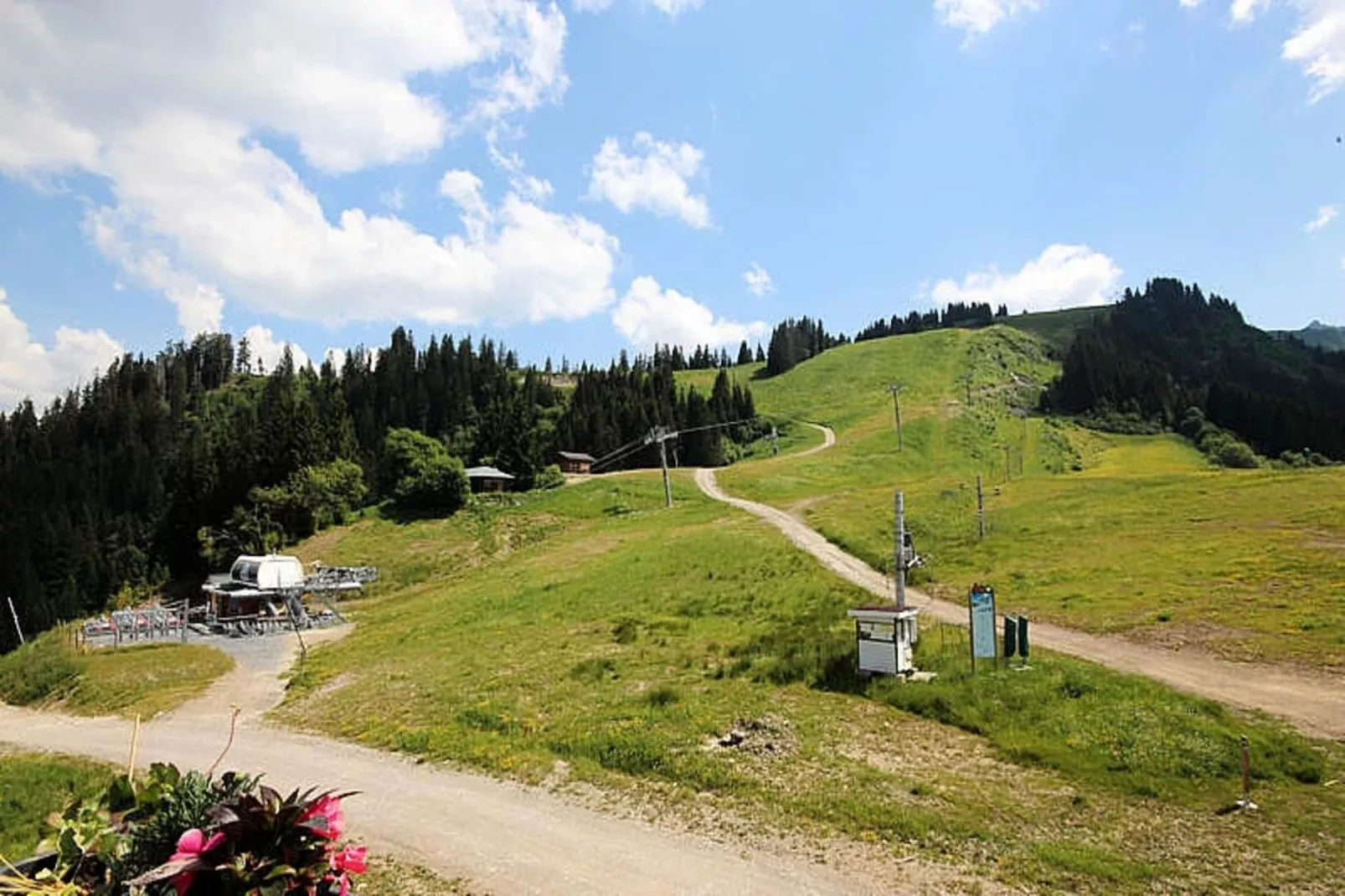 Studio à Saint Jean d'Aulps-Uitzicht zomer