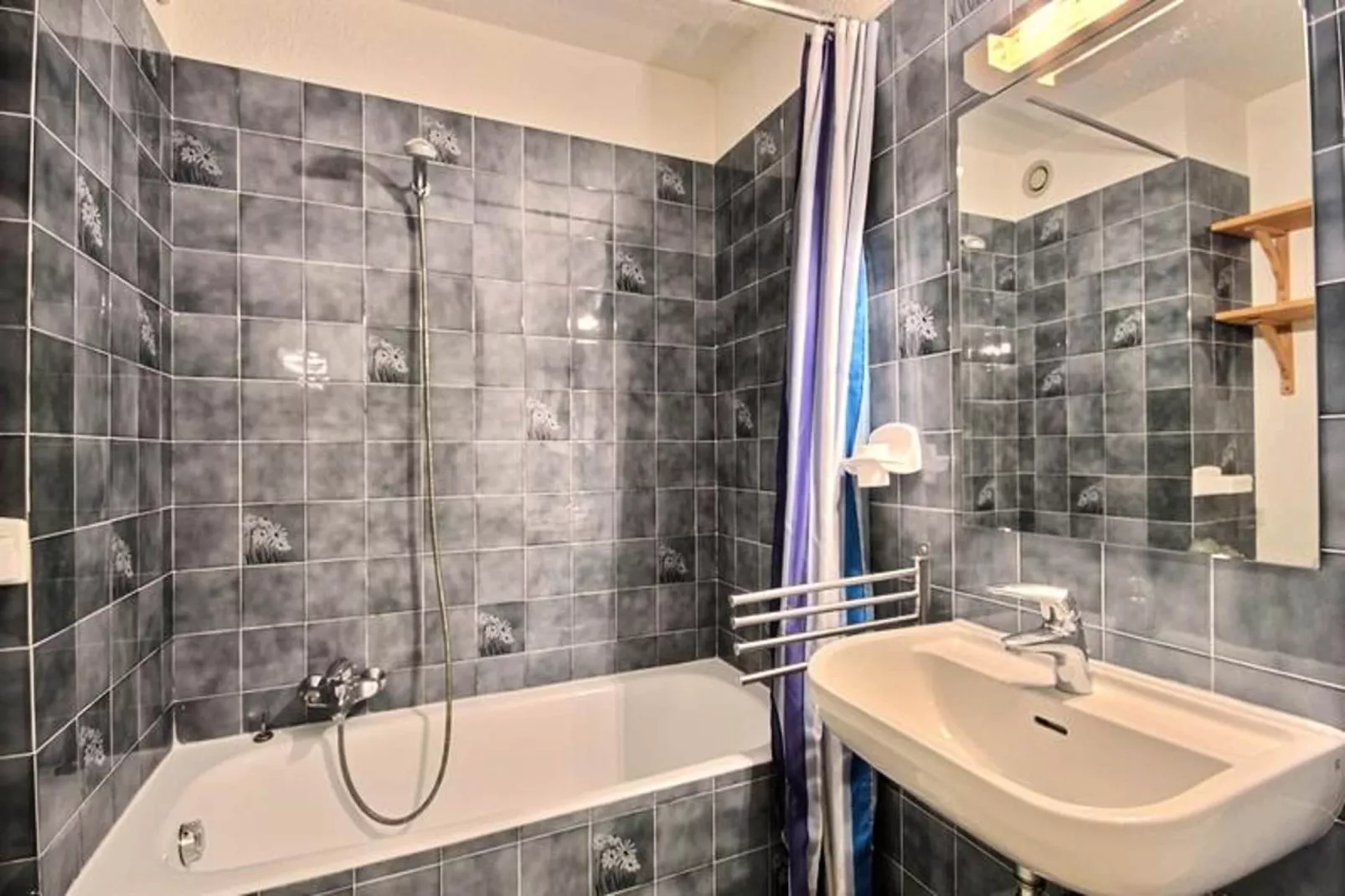 Studio à Saint Jean d'Aulps-Badkamer