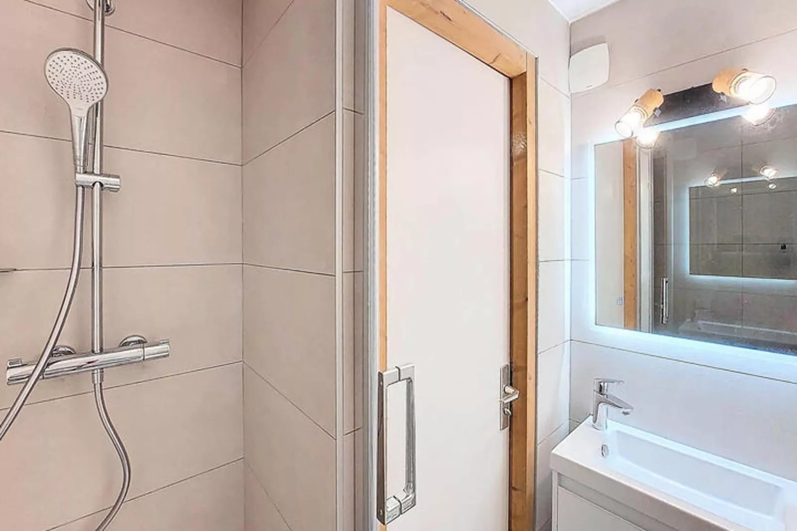 Appartements à Saint Jean d'Aulps-Badkamer