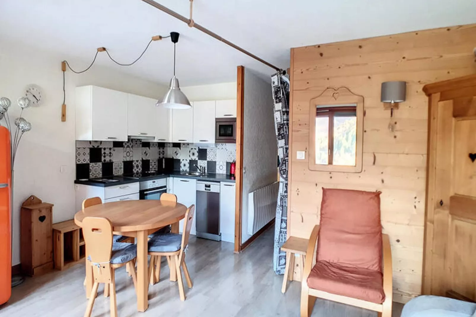 Appartements à Saint Jean d'Aulps-Eetkamer