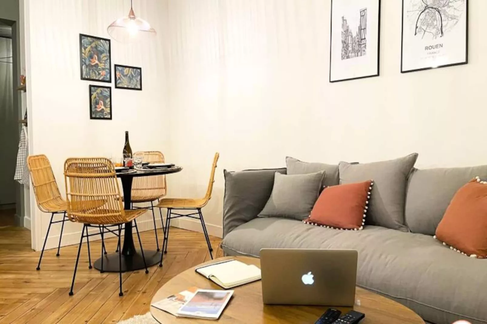 🌴 L'exotique - Vue Pl. Vieux March&eacute; - Standing-Image-tags.