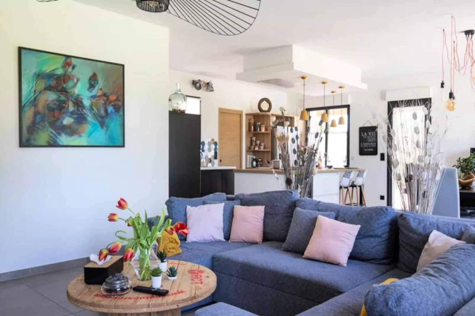 Maison Contemporaine - Grand Jardin Et Piscine Priv&eacute;e-Image-tags.