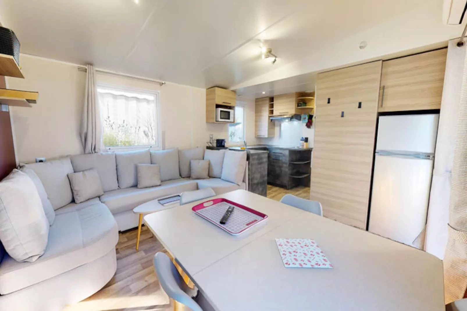 Mobil Home - Bungalow - Cottage à Saint-Hilaire-de-Riez-Image-tags.