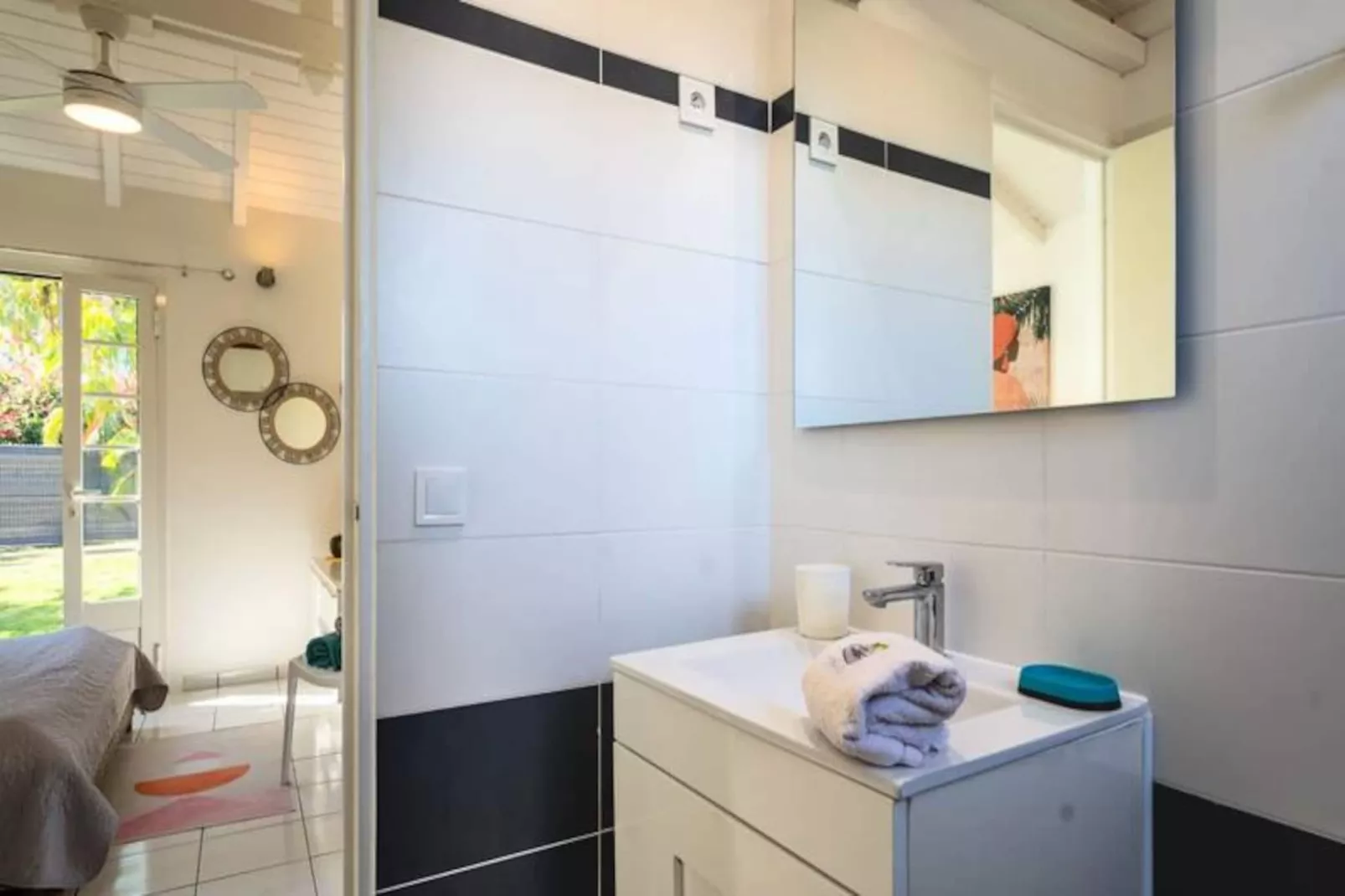 Bungalow Monarque-Image-tags.