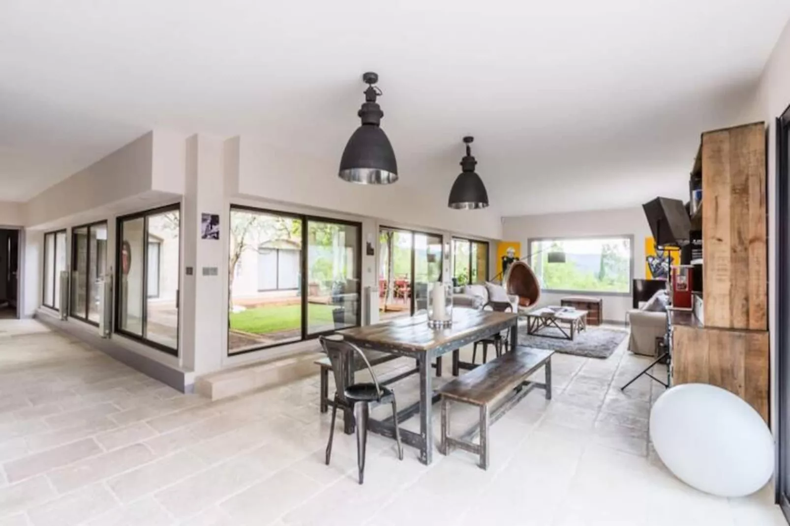 Superbe Villa Avec Vue, Entre Aix En Provence Et Luberon-Image-tags.