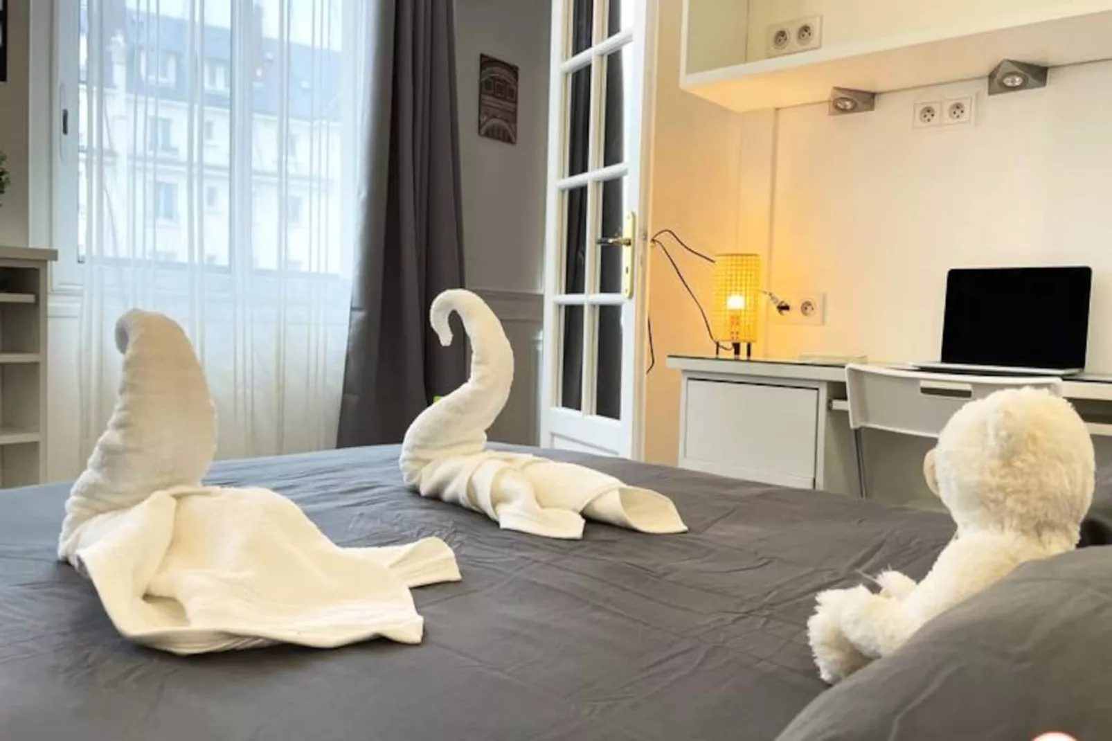 ✨ Le Palais Des Glaces - Hypercentre - Port-Image-tags.