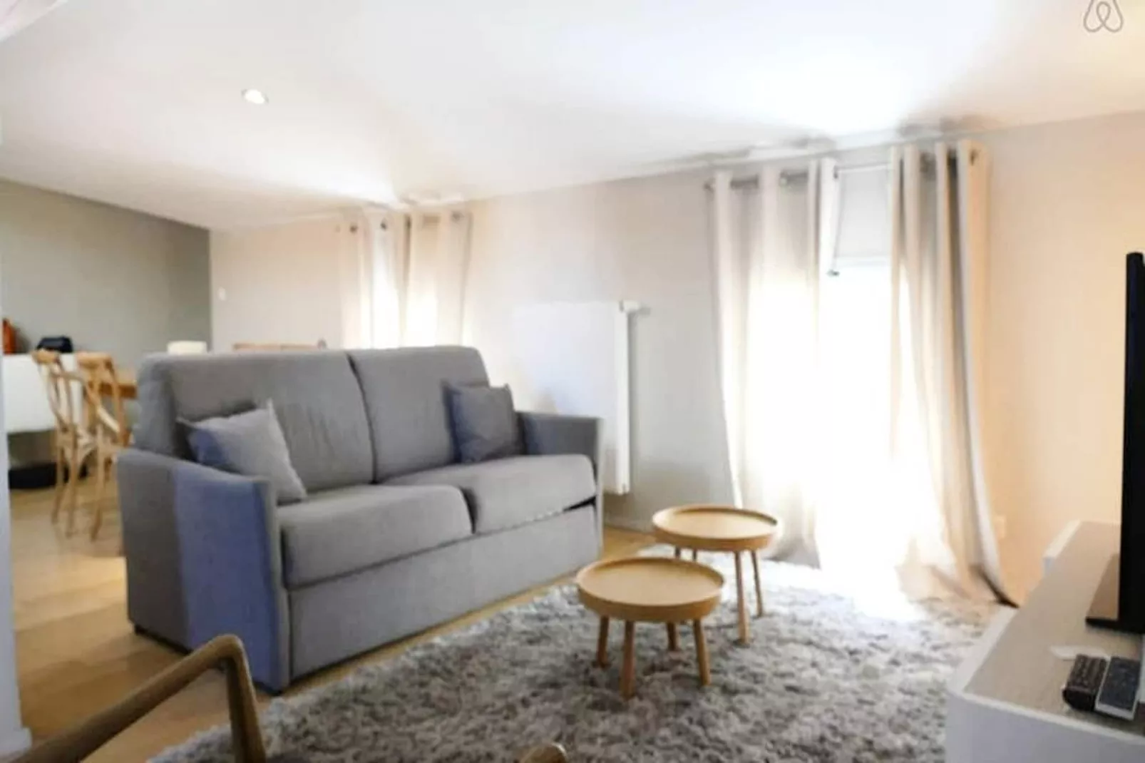 Superbe T2 De Qualit&eacute; Et R&eacute;nov&eacute;, Au Jardin Public, Pour 4 Personnes-Eetkamer