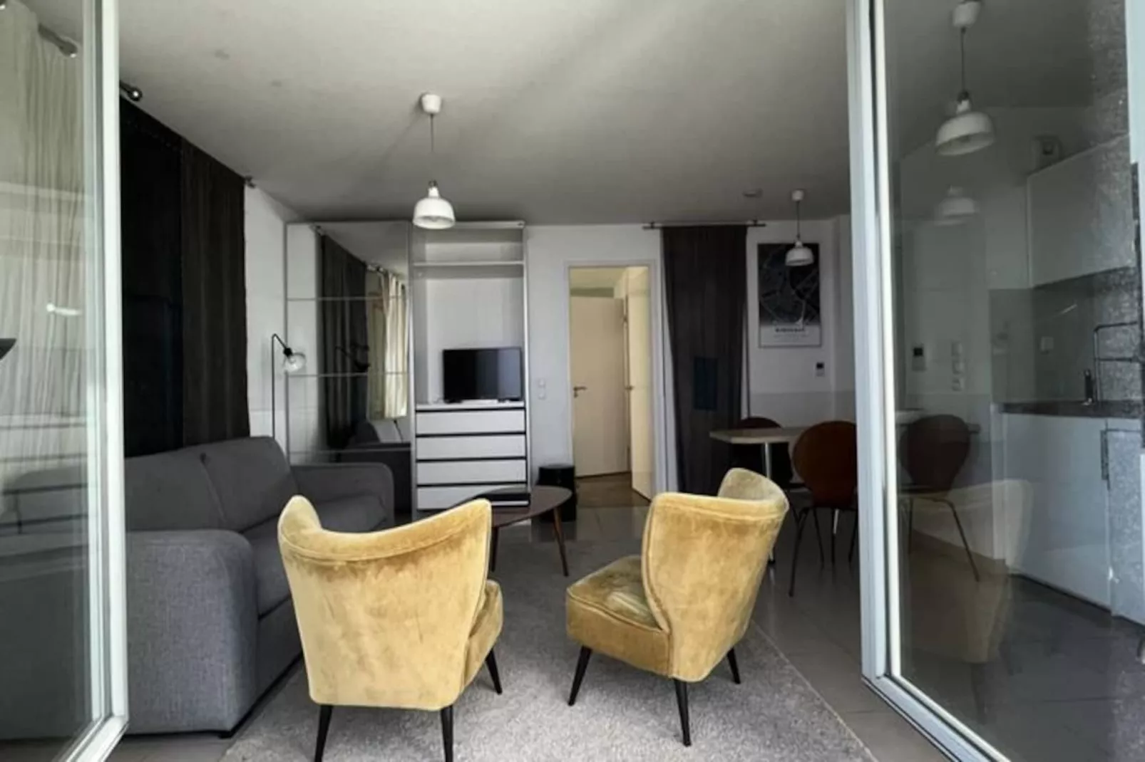 Spacieux Appartement Remarquablement Lumineux Avec Parking &agrave; La Cit&eacute; Du Vin-Image-tags.