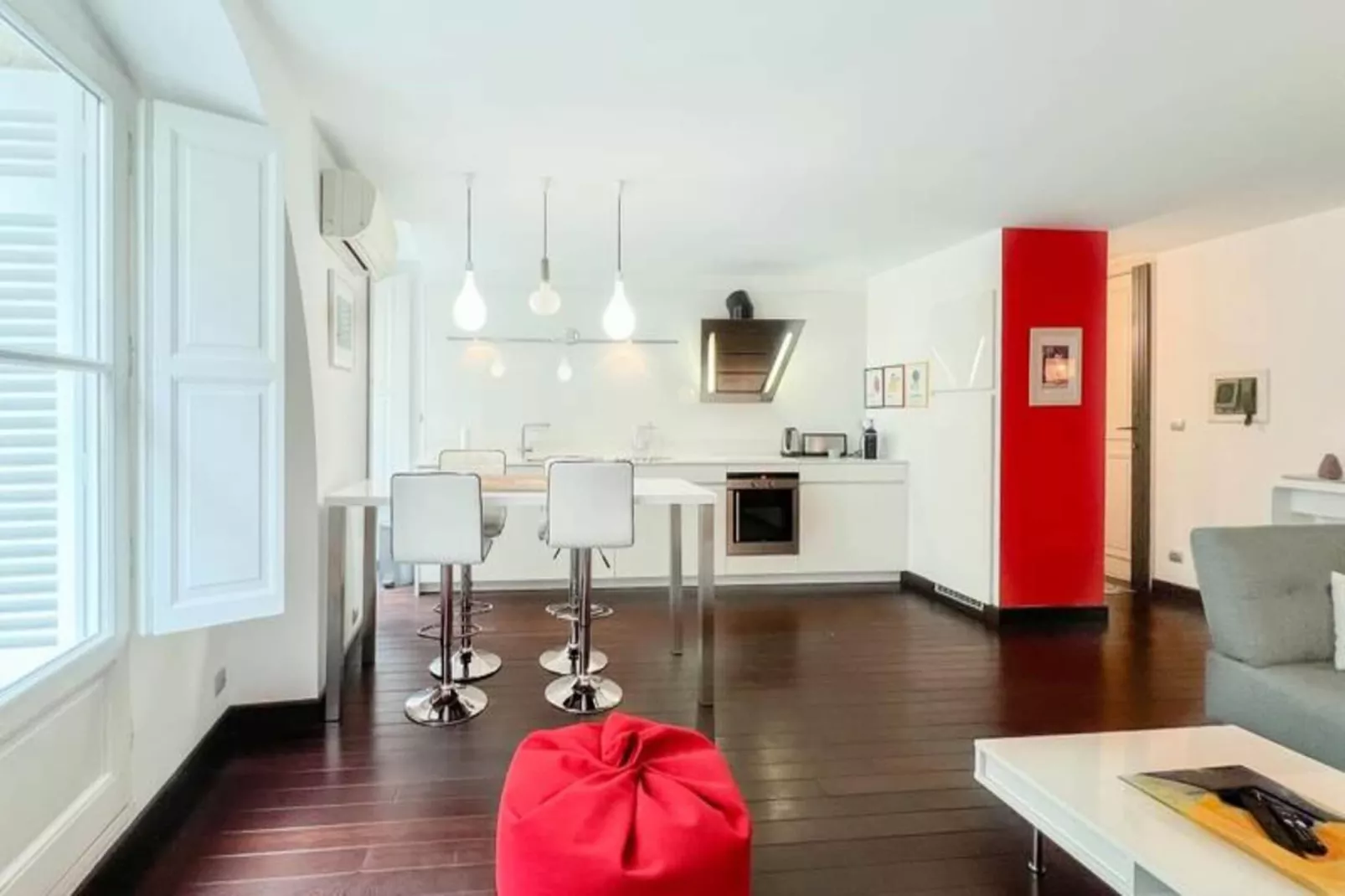 Appartement De Haut Standing Authentique Situ&eacute; Au Coeur Du Triangle D'or-Buitenkant zomer