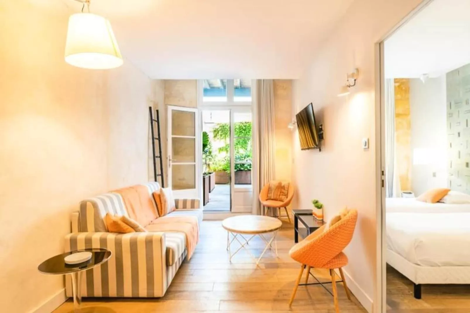 Magnifique Appartement 2 Chambres Avec Terrasse-Buitenkant zomer