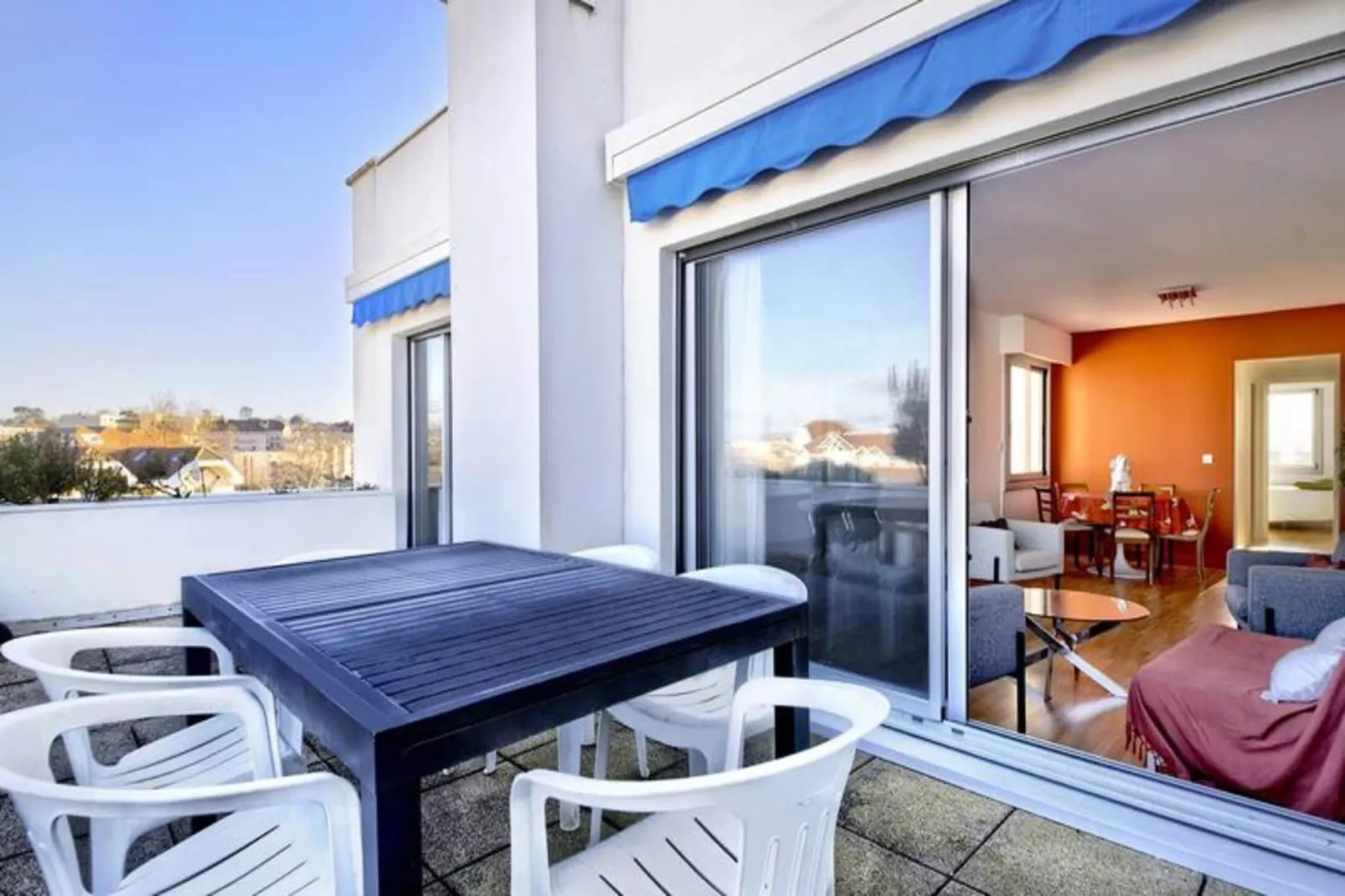 Résidence Les Perlières-Buitenkant zomer