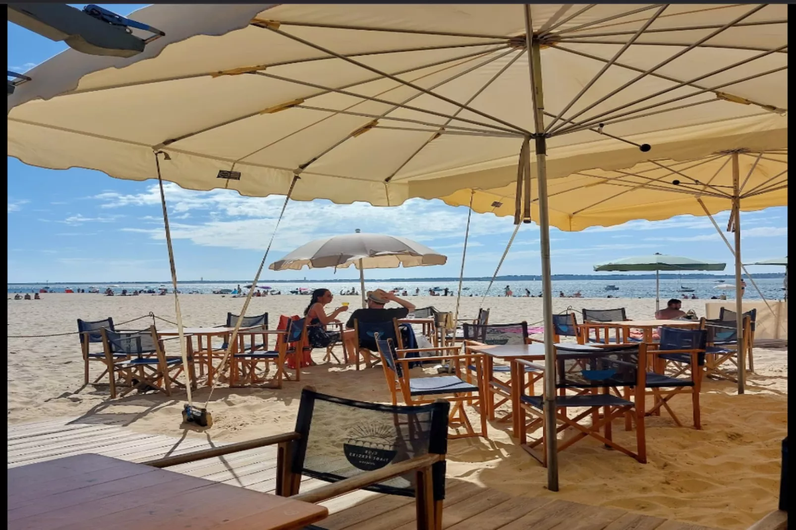 Résidence La Roseraie-Buitenkant zomer