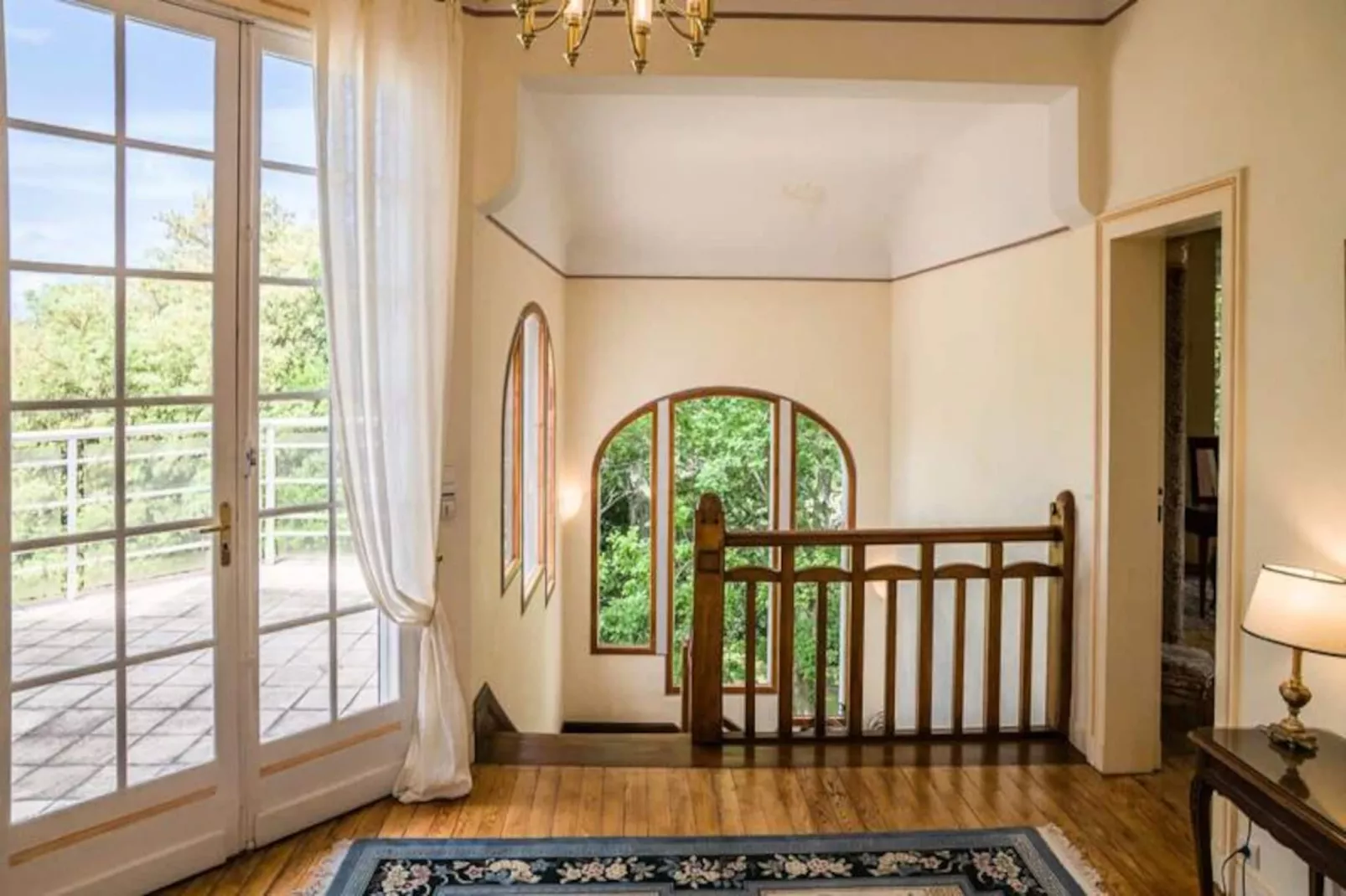 Villa  Arcachonnaise Spacieuse Au Style Authentique Proche De La Plage-Image-tags.