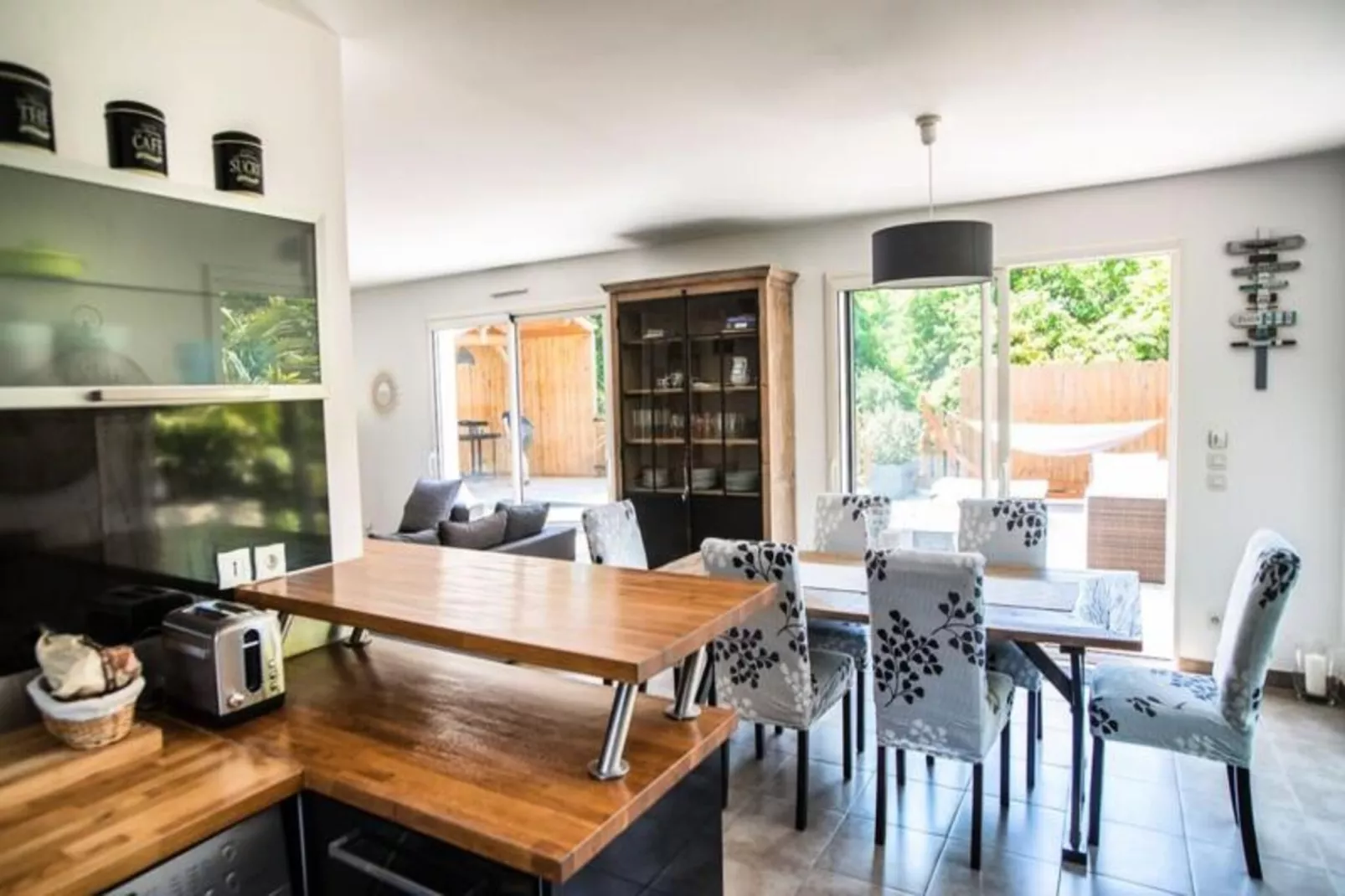 Villa Au Charme Familial Avec Belle Terrasse Et Piscine Chauff&eacute;e-Image-tags.