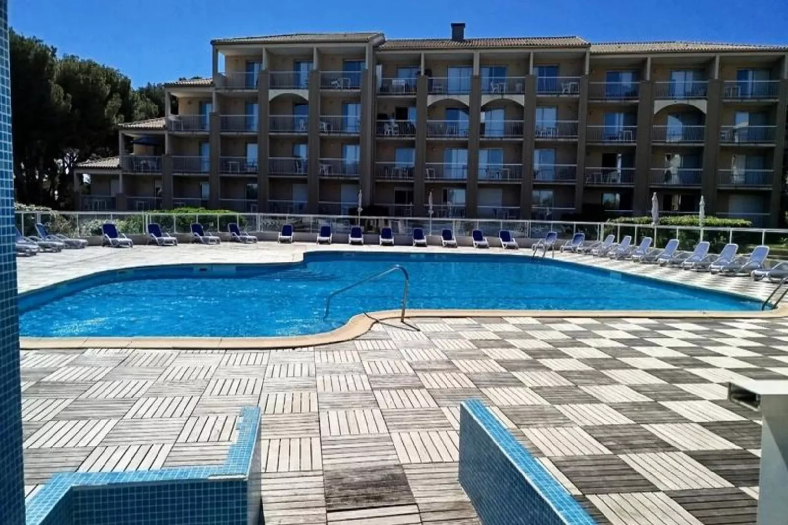 Résidence les Hauts de Balaruc - maeva Home-Buitenkant zomer