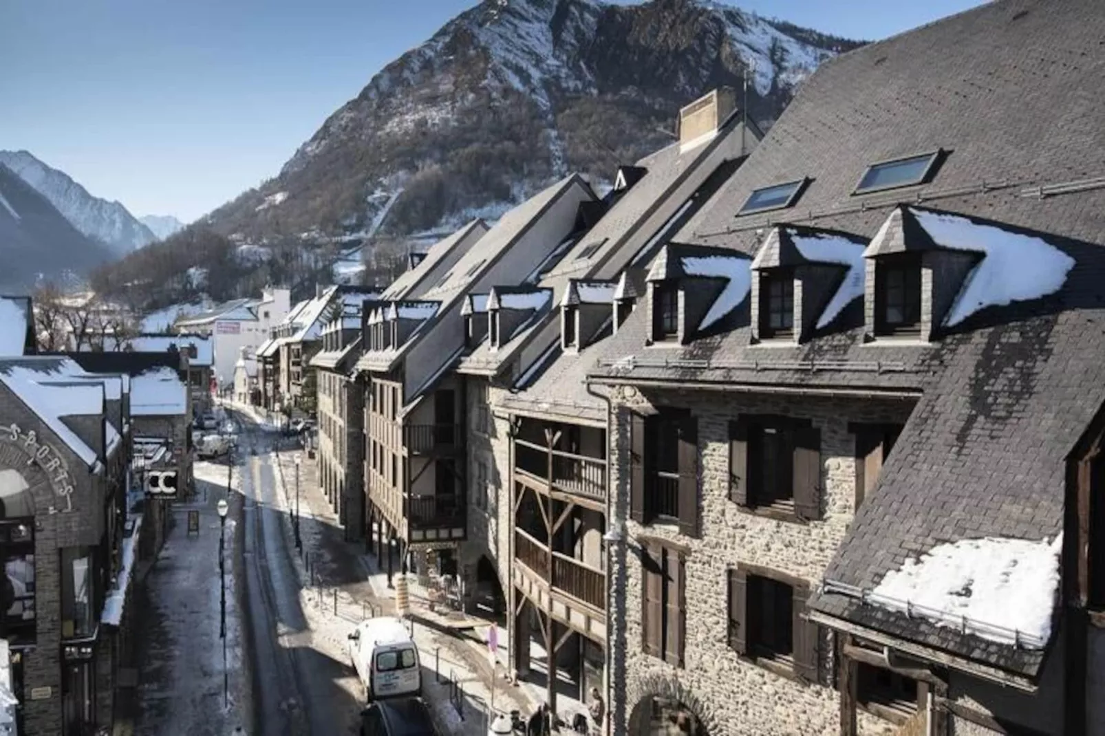 Résidence Arches Daure Bata-Image-tags.