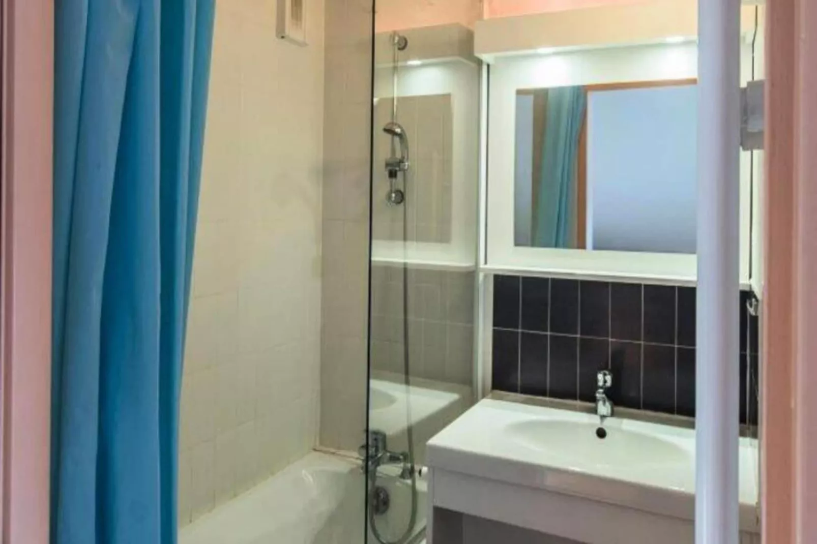 VVF Résidence Les Angles Pyrénées-Badkamer