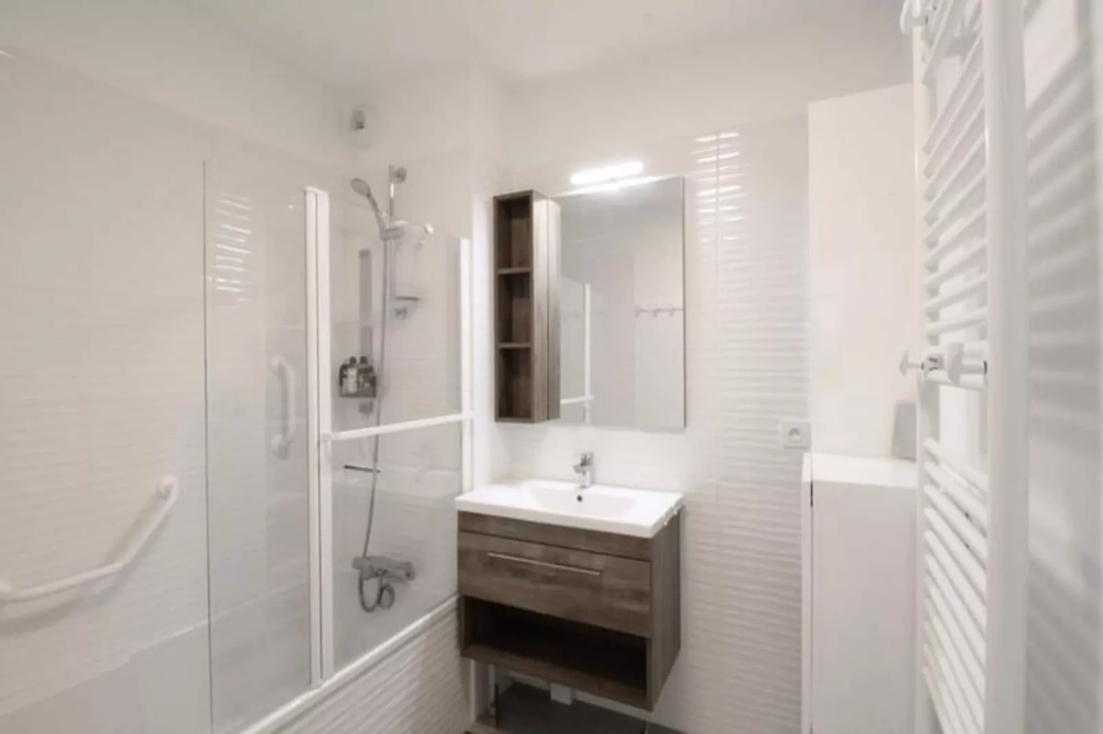 Confortable T3 Avec Terrasse Et Garage !-Badkamer