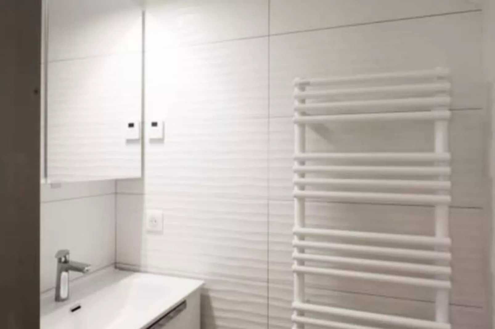 Jolie Maison Neuve Entre Villes Et Lacs-Image-tags.