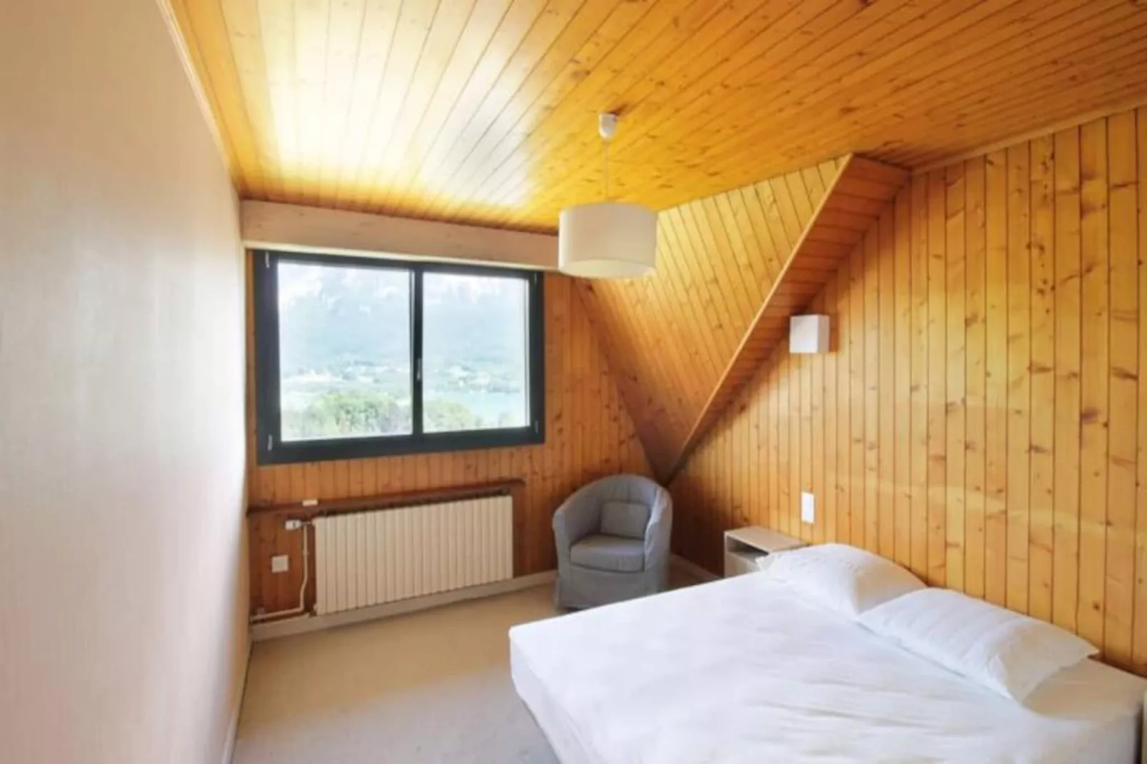 Belle Villa Sur Les Coteaux Du Lac D'aiguebelette!