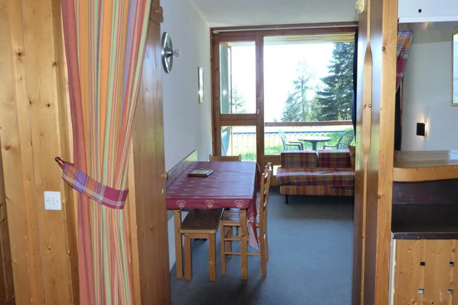 Résidence Bequi-rouge - Eetkamer