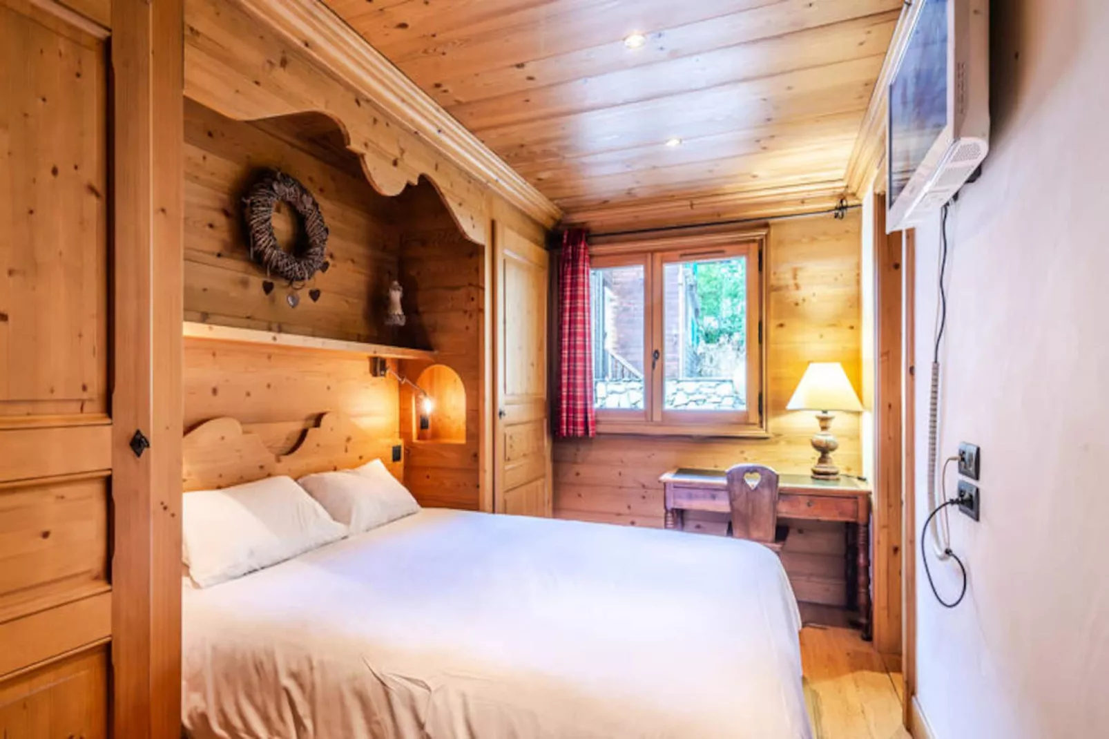 Chalet As De Coeur-Image-tags.