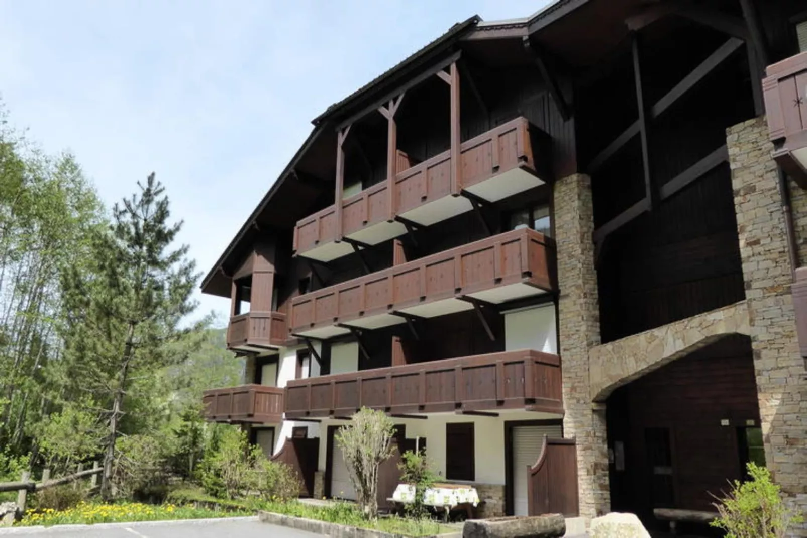 Résidence Les Cimes D'or A-Buitenkant zomer