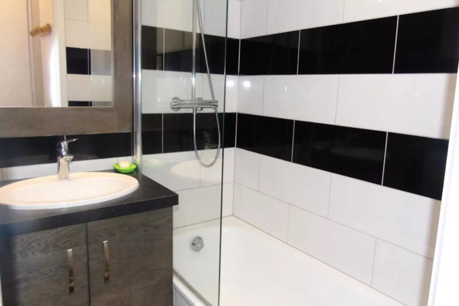 Résidence Les Rives Du Lac-Buitenkant zomer