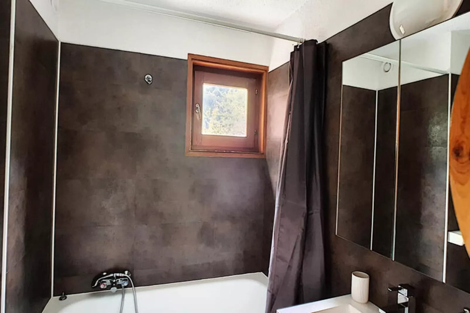 Appartements à Saint Jean d'Aulps-Badkamer