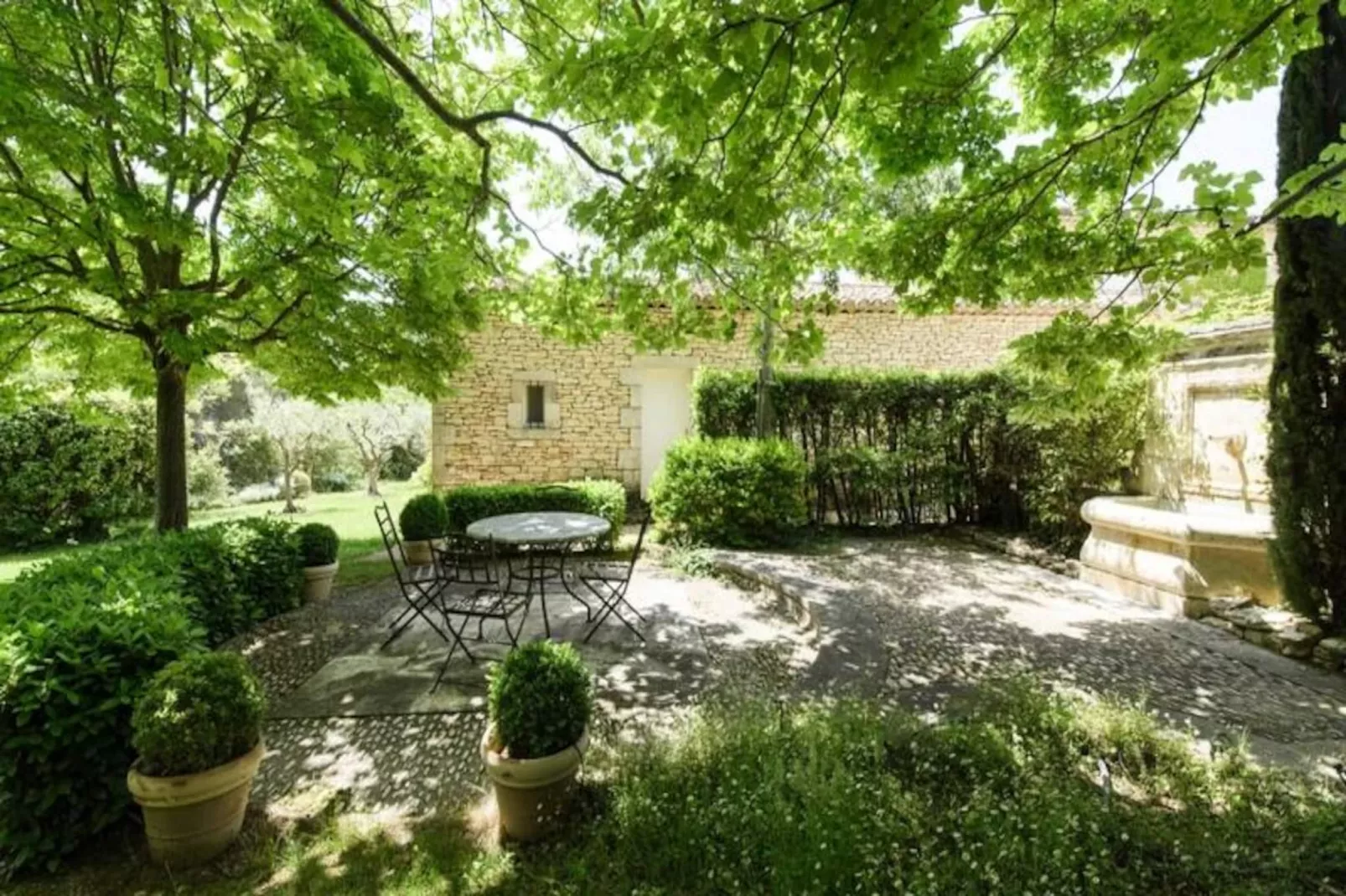 Mas Des Papillons, Gordes-Image-tags.