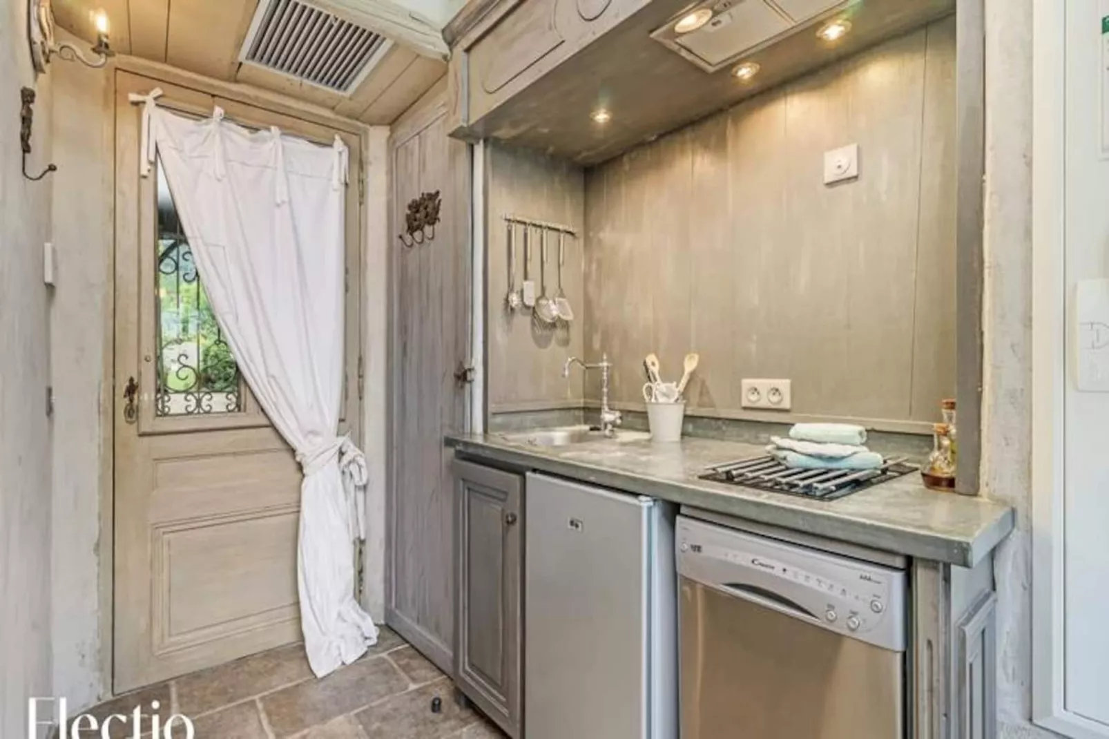 Loggia Des Genets  I  R&eacute;sidence Les Petitons-Image-tags.