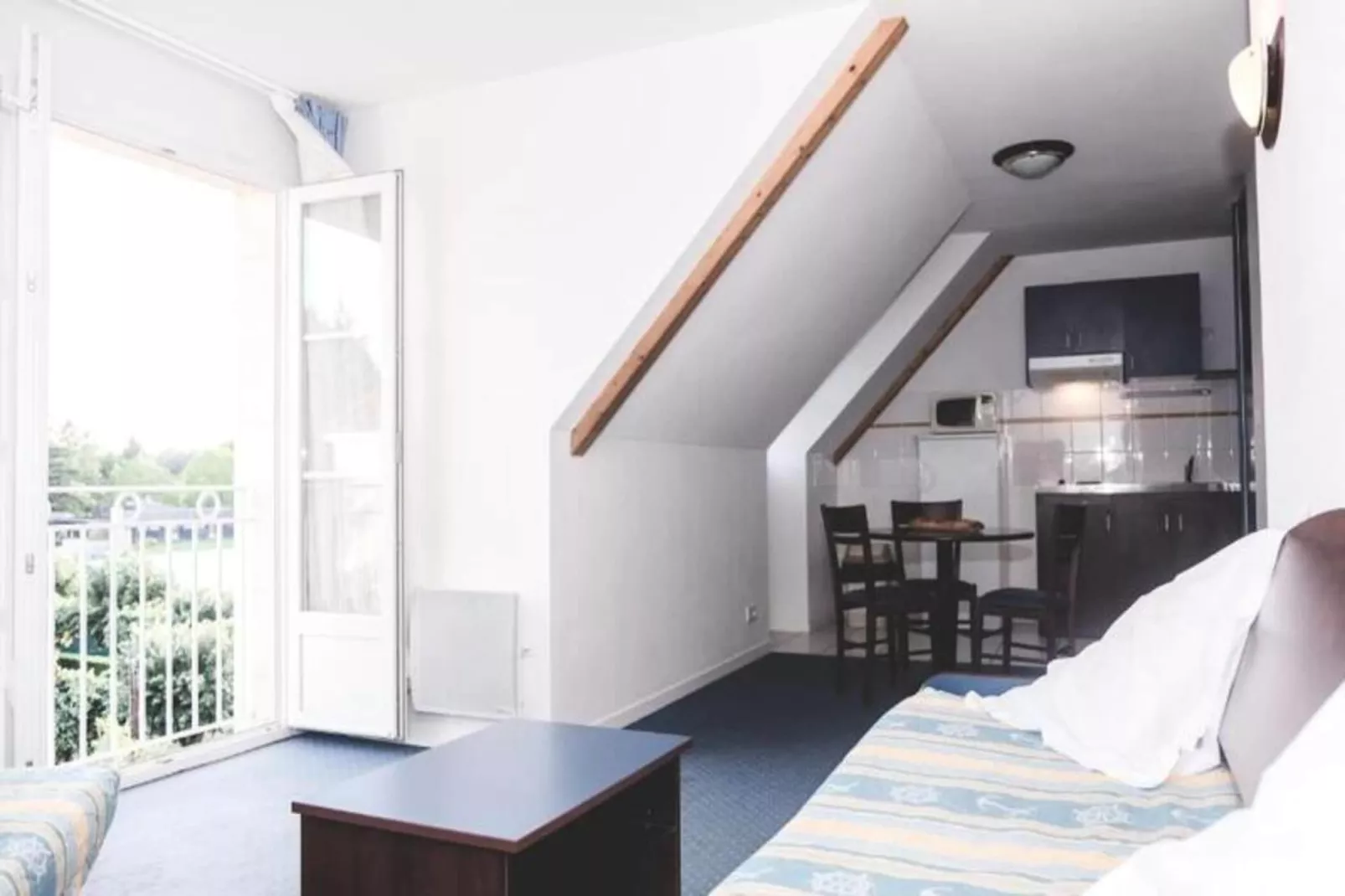 Appart'Hotel La Roche-Posay - Buitenkant zomer