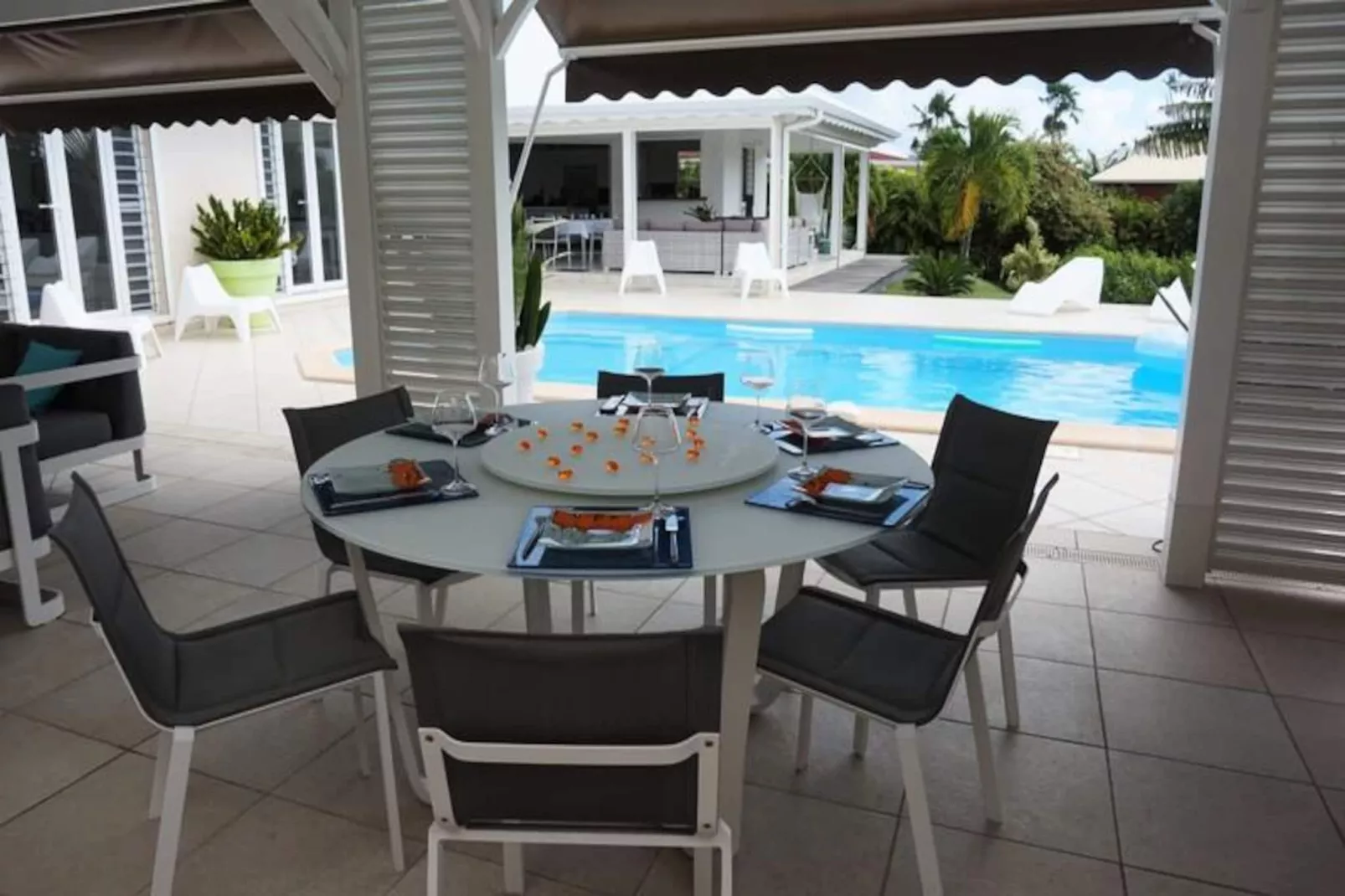 Villa Arbre Du Voyageur-Image-tags.