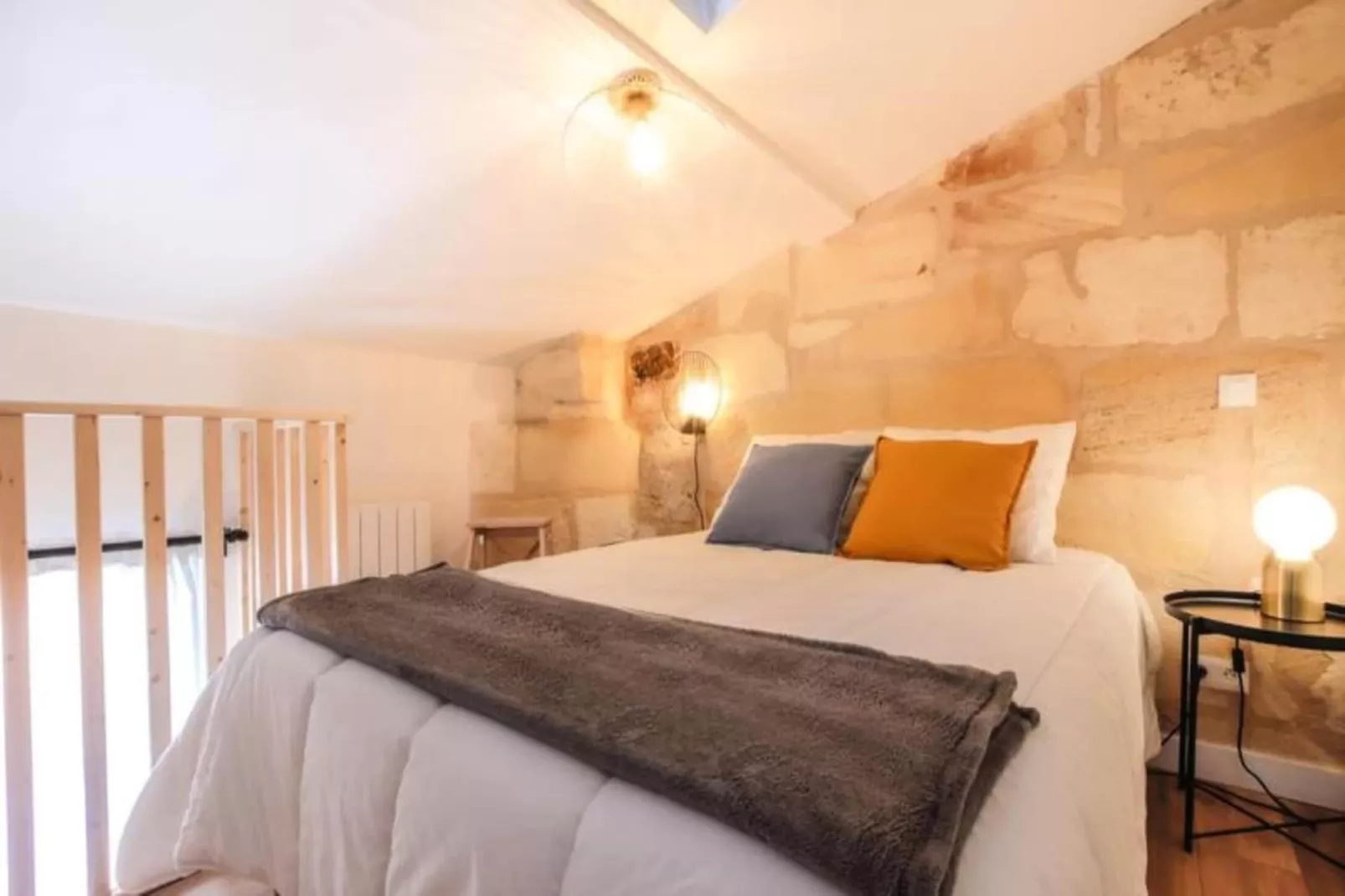 Duplex Confortable Dans La Belle Pierre Plac&eacute; Au Porte De La Gare St-jean-Slaapkamer