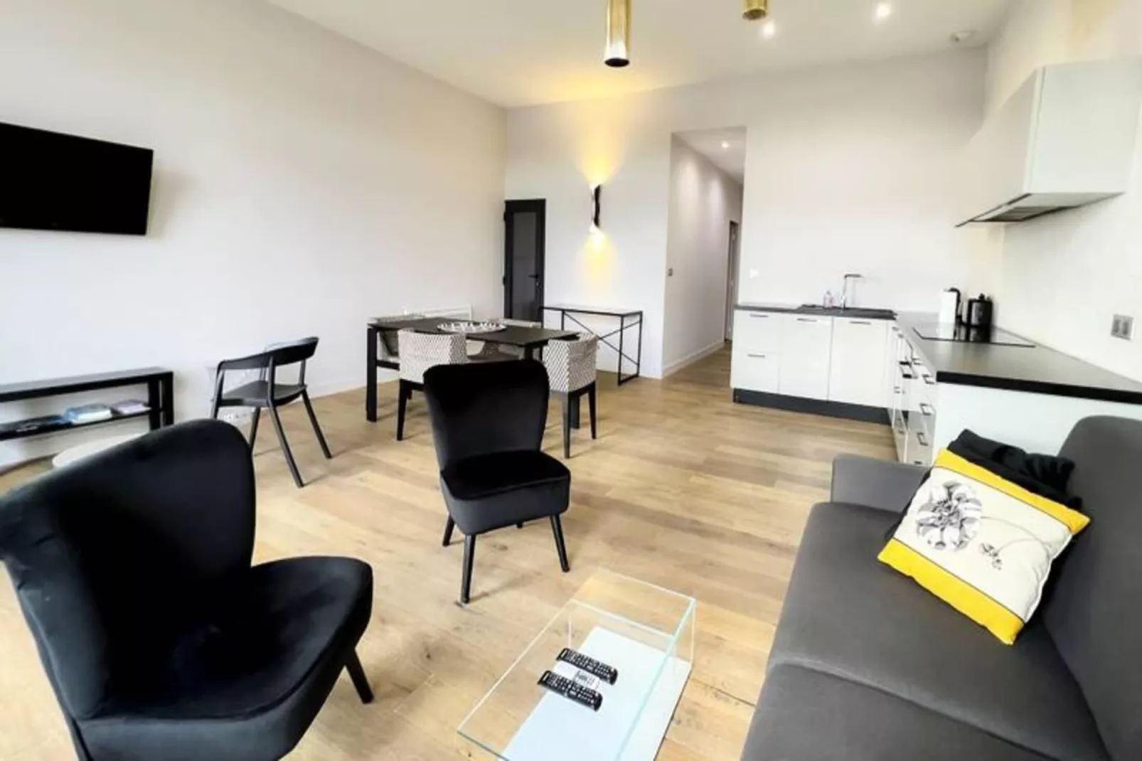 Magnifique Appartement 2 Chambres Avec Vue Sur La Garonne-Woonkamer