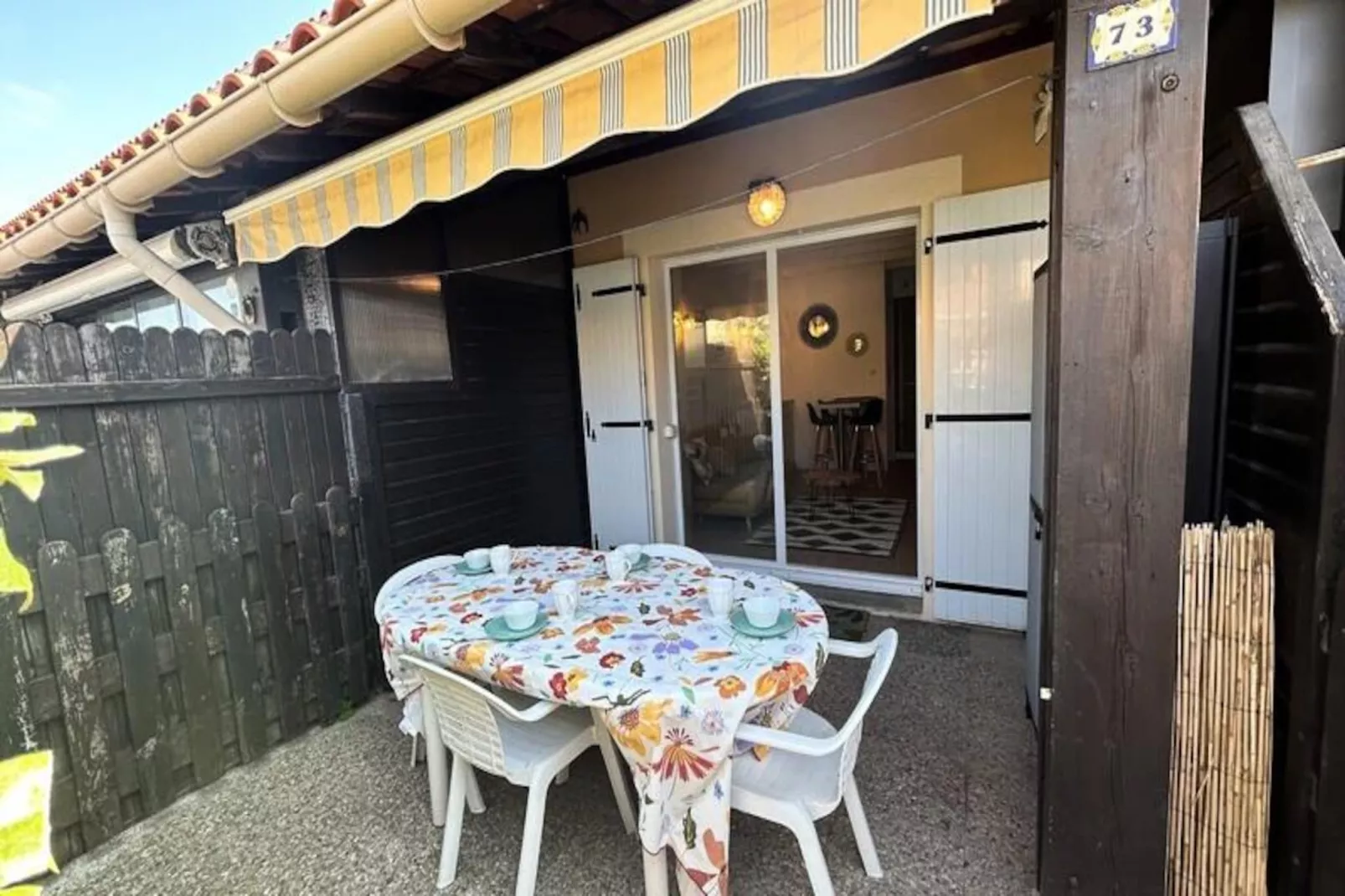 La Coquette En Bord De Plage-Image-tags.