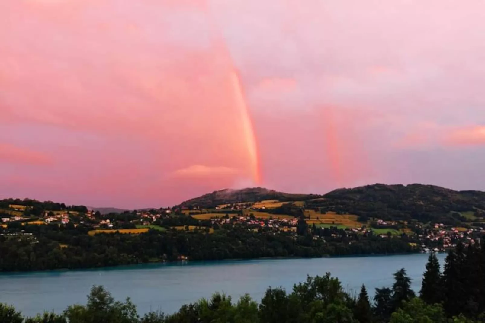 Seeblick Chalet Romantique Spa / Vue Lac-Image-tags.