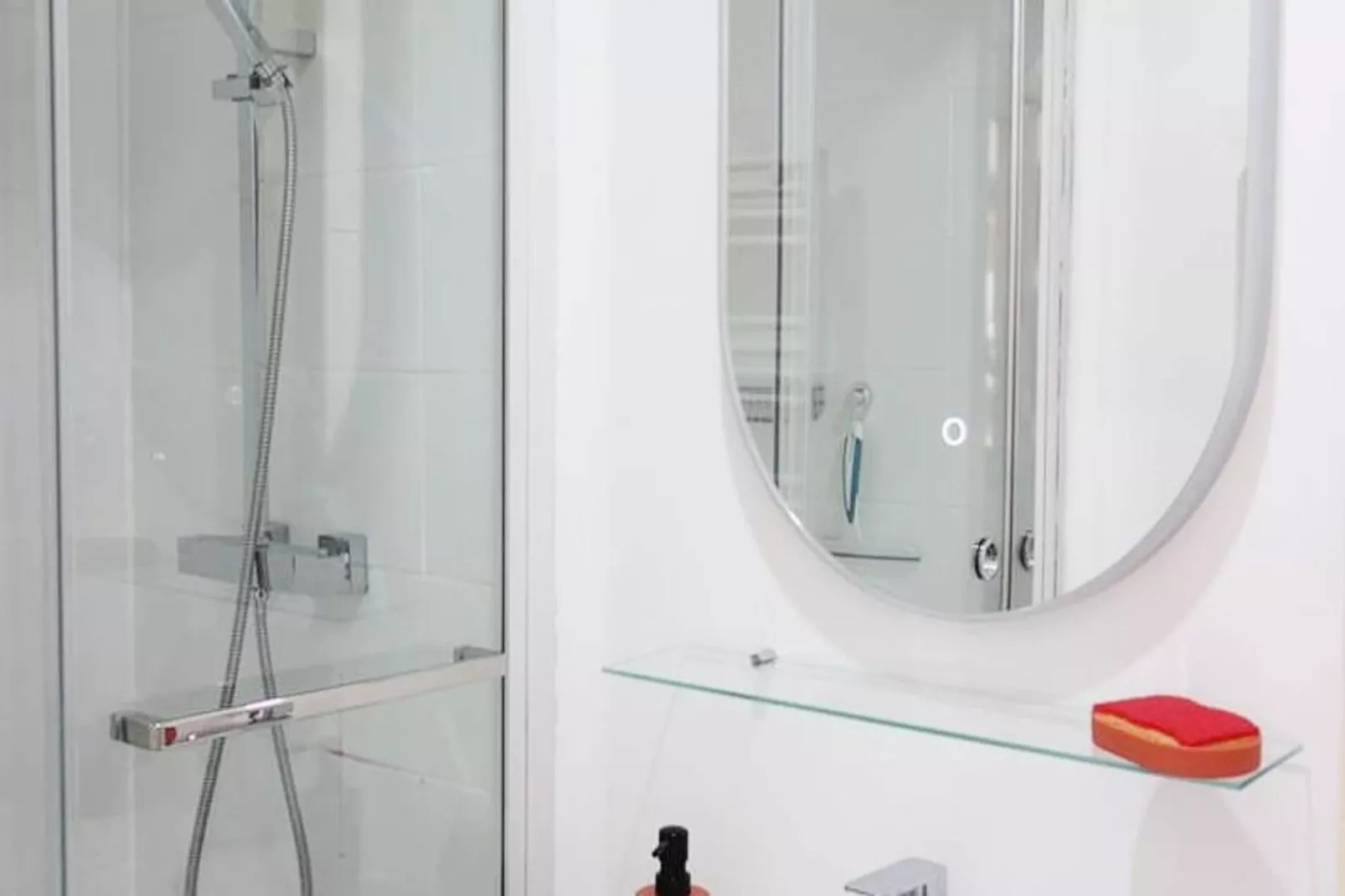 Résidence Menandiere-Badkamer